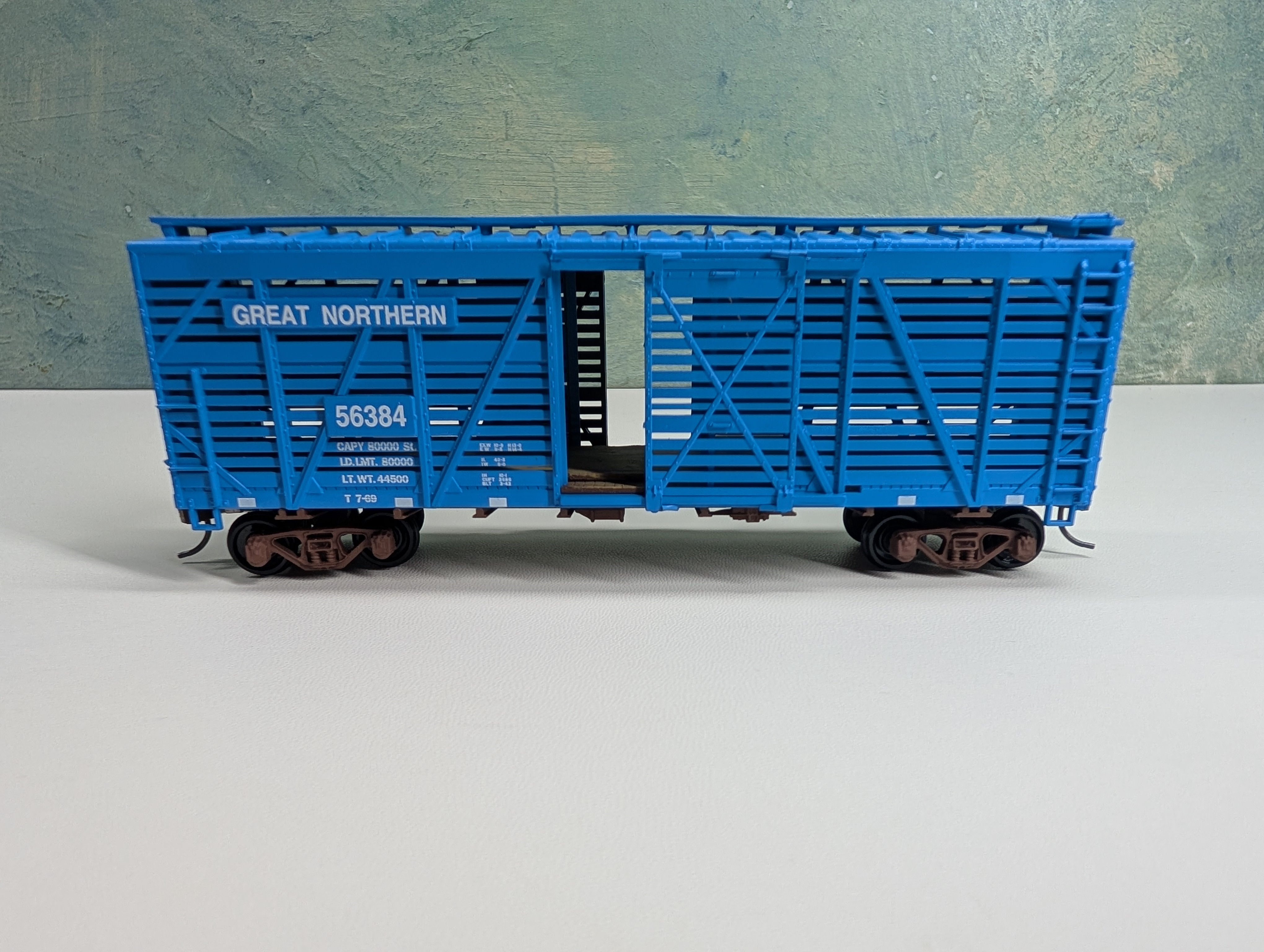 USED Athearn HO Scale 40' Stock Car Great Northern GN #56384 Painted Bottom