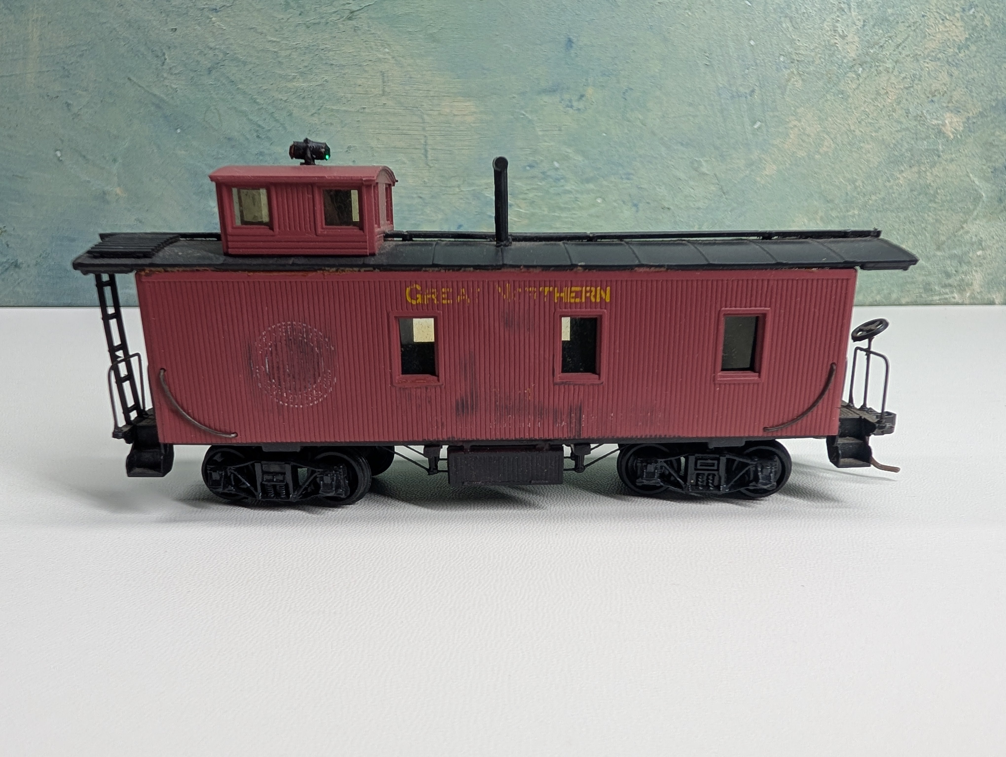 USED Roundhouse HO Scale Caboose Great Northern GN #X379