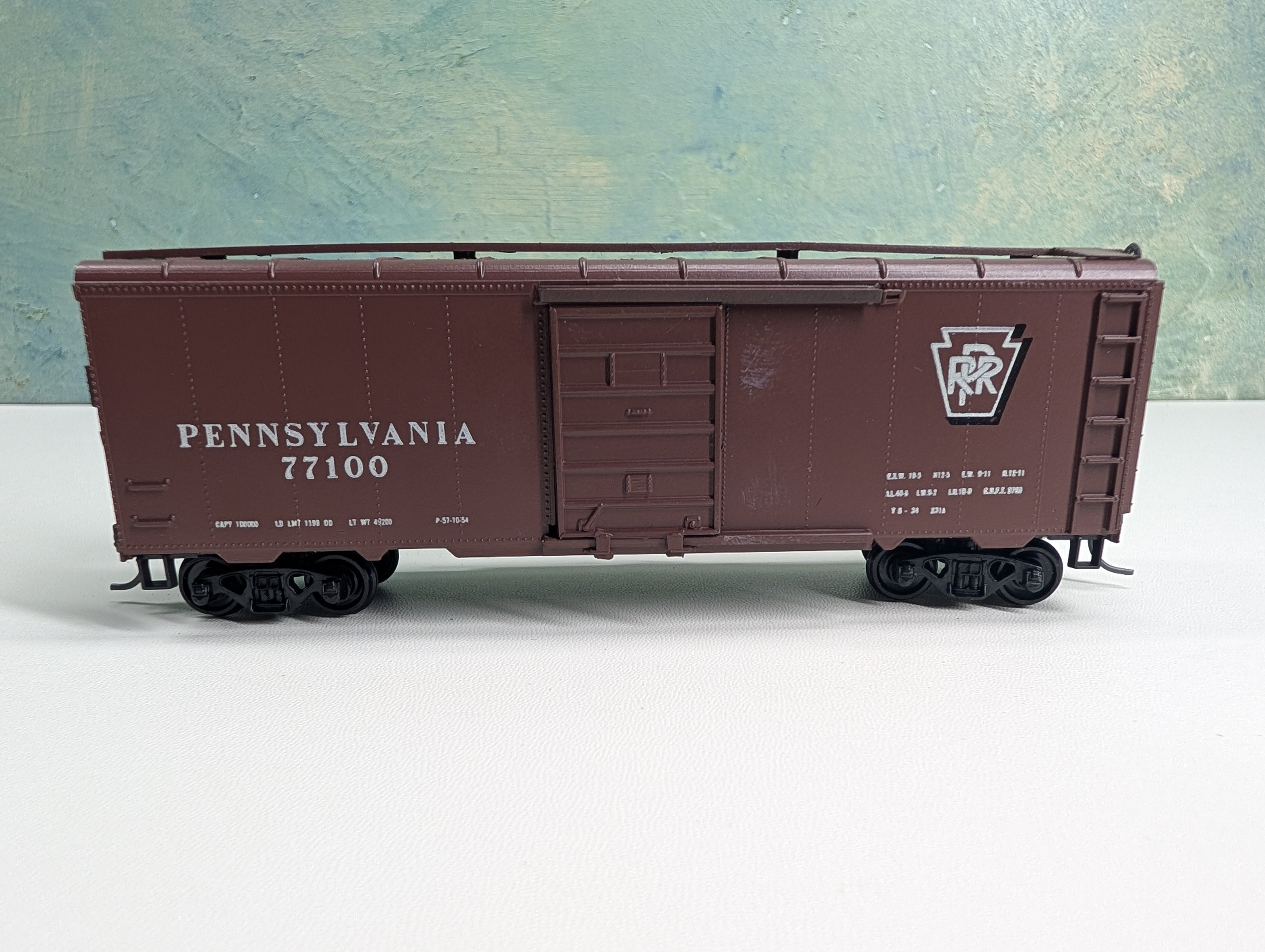 USED Roundhouse HO Scale 40' Roundtop Box Car Pennsylvania PRR #77100