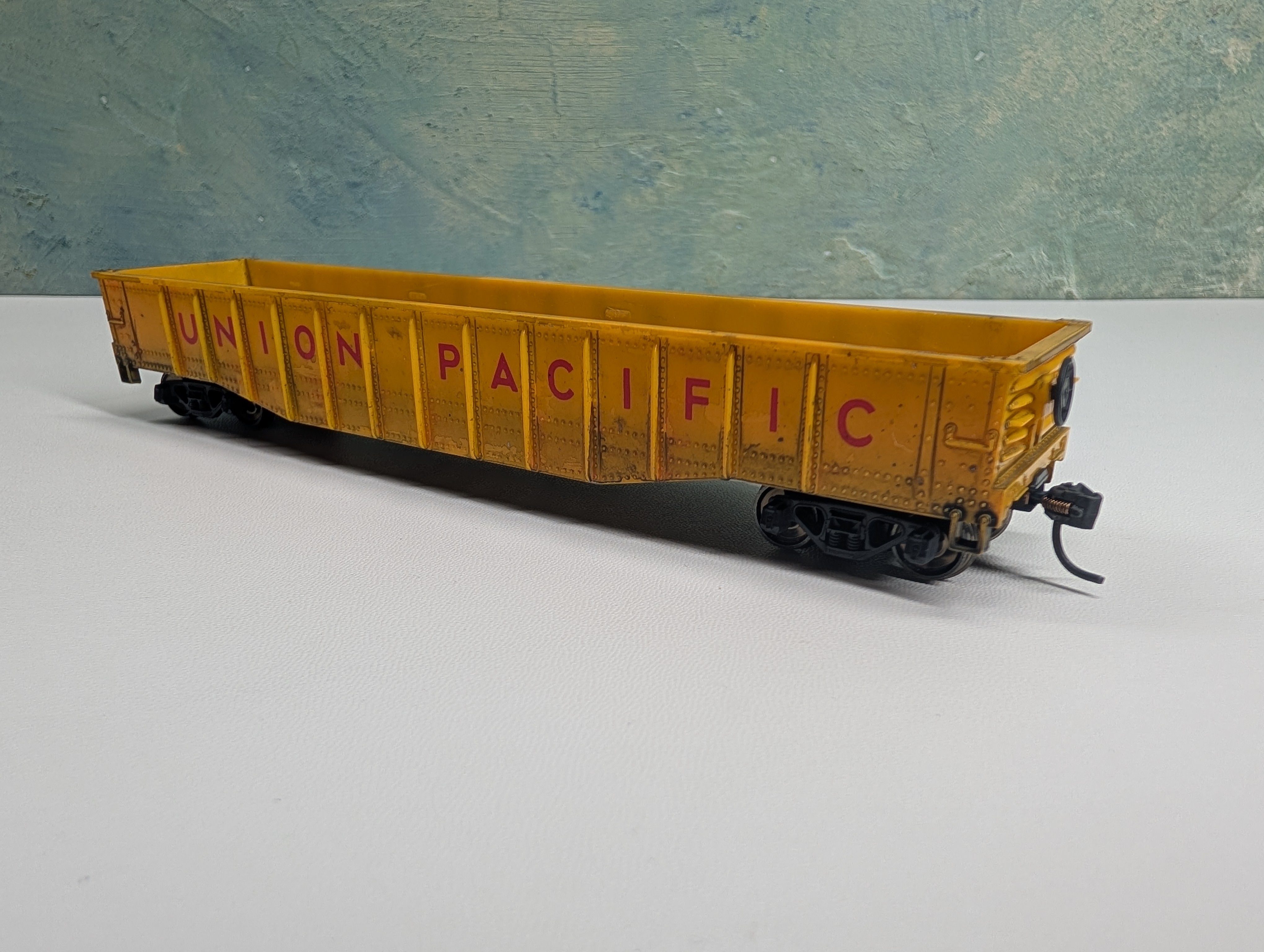 USED HO Scale Weathered Gondola w/ Kato Trucks Union Pacific