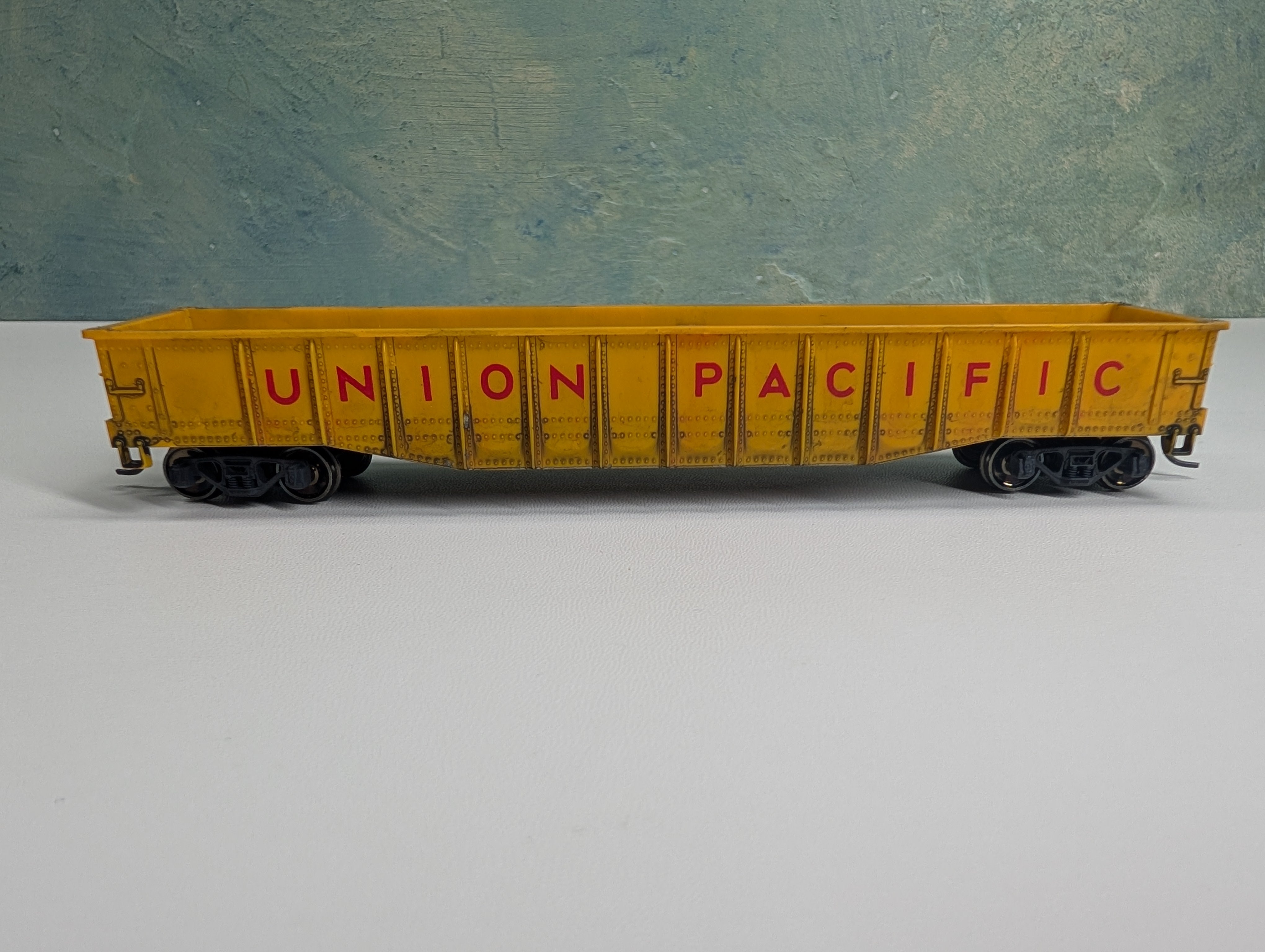 USED HO Scale Weathered Gondola w/ Kato Trucks Union Pacific