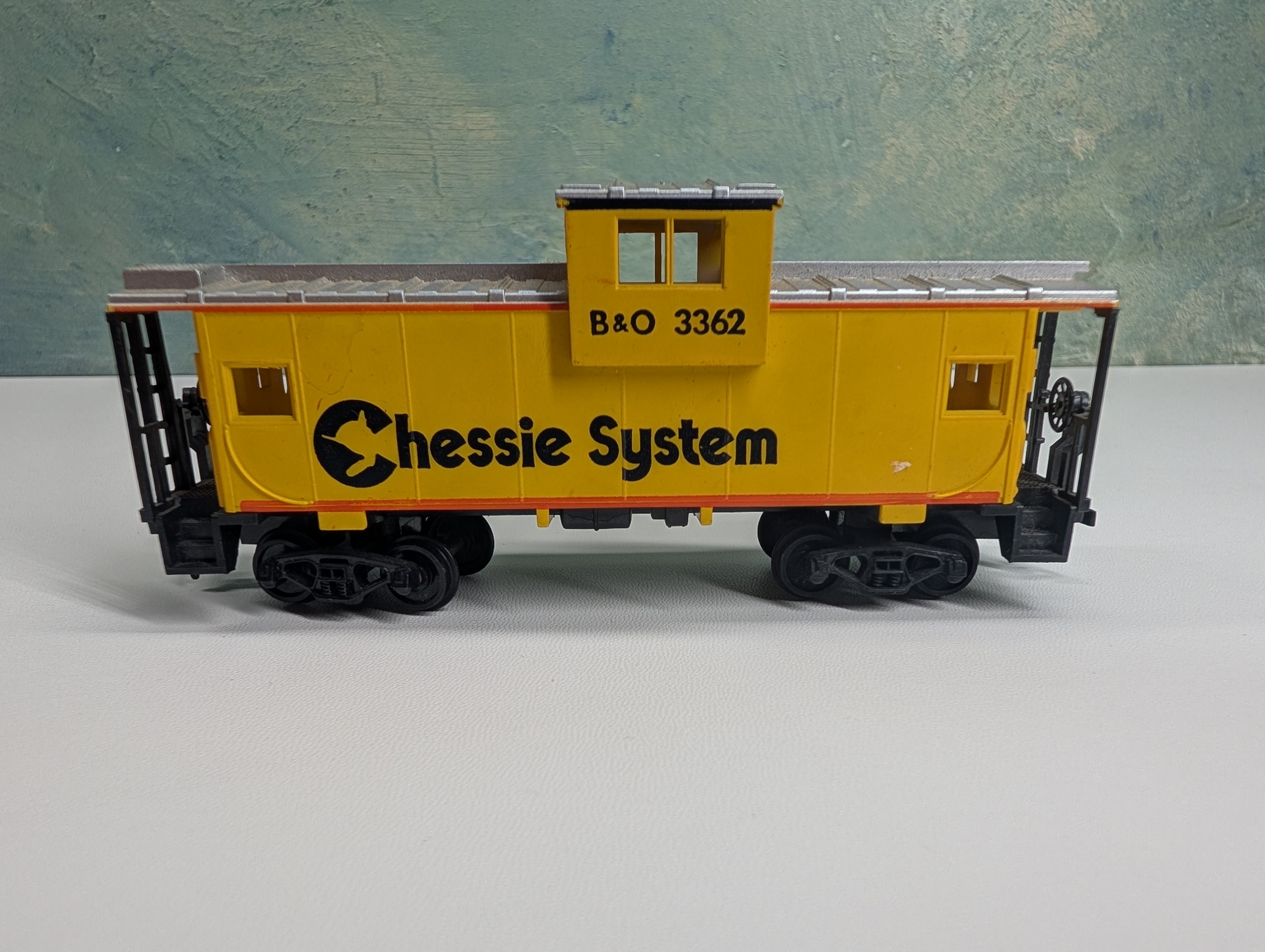USED Cox HO Scale Caboose Chessie System B&O #3362