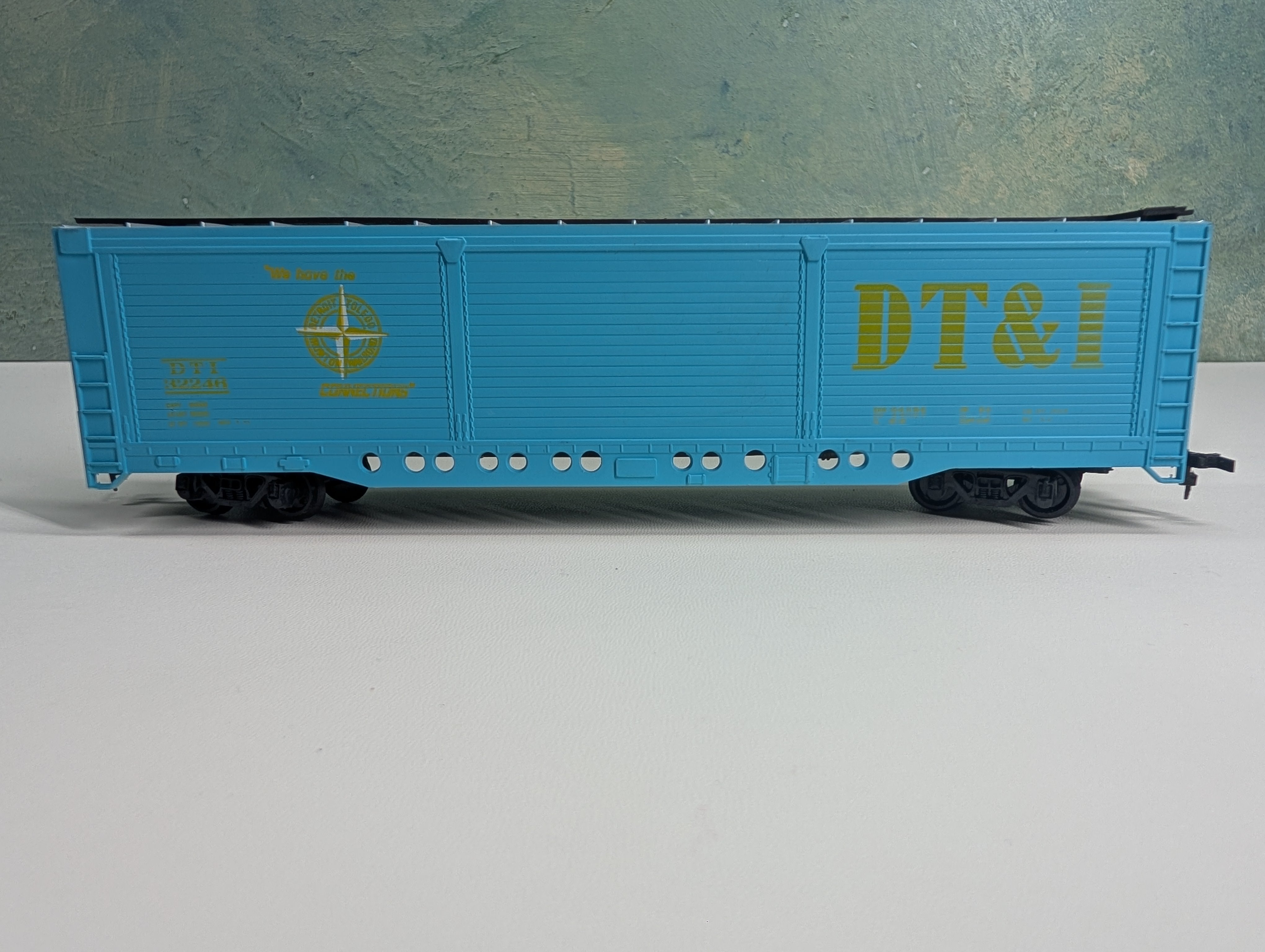 USED AHM HO Scale All Door Box Car DT&I #32246