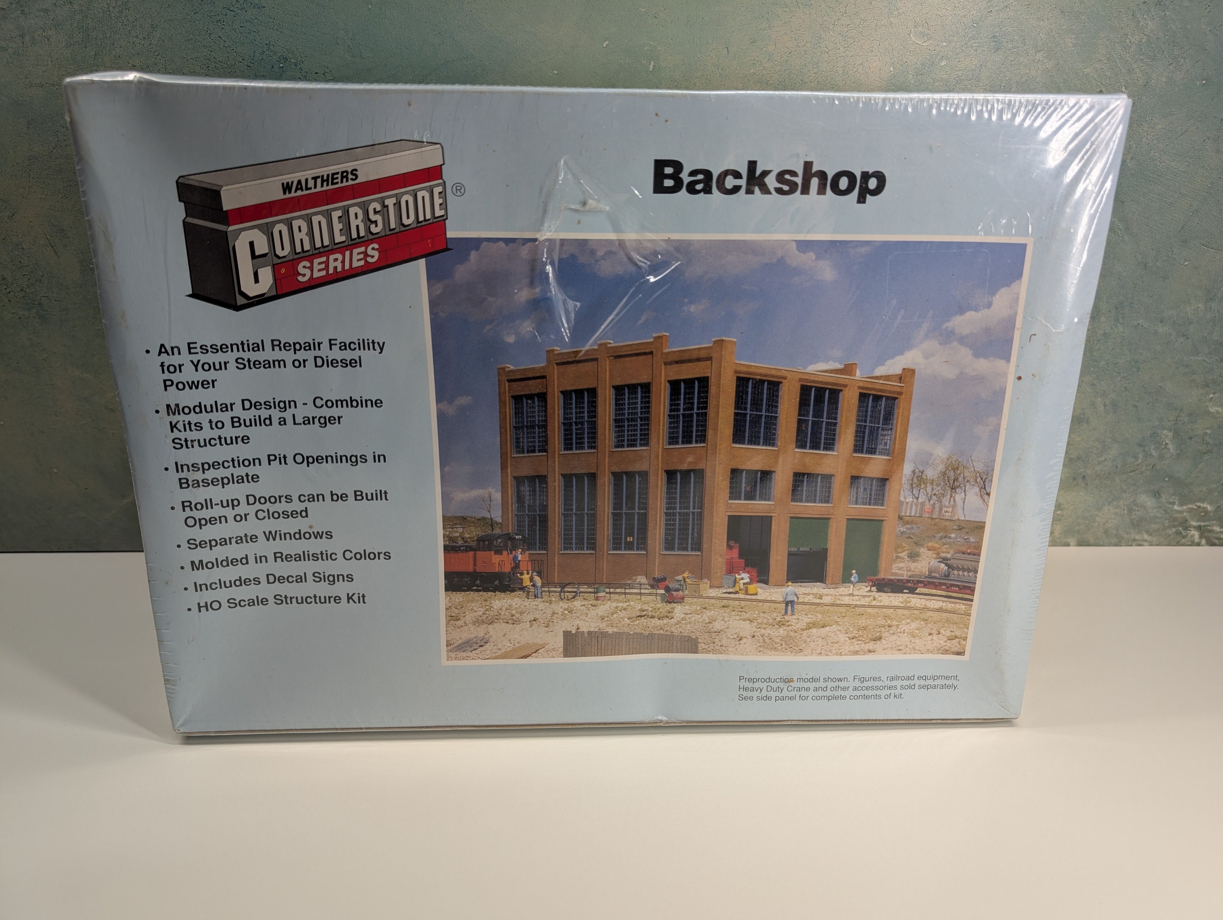 Walthers Cornerstone 933-3039 HO Scale Backshop, Discontinued KIT