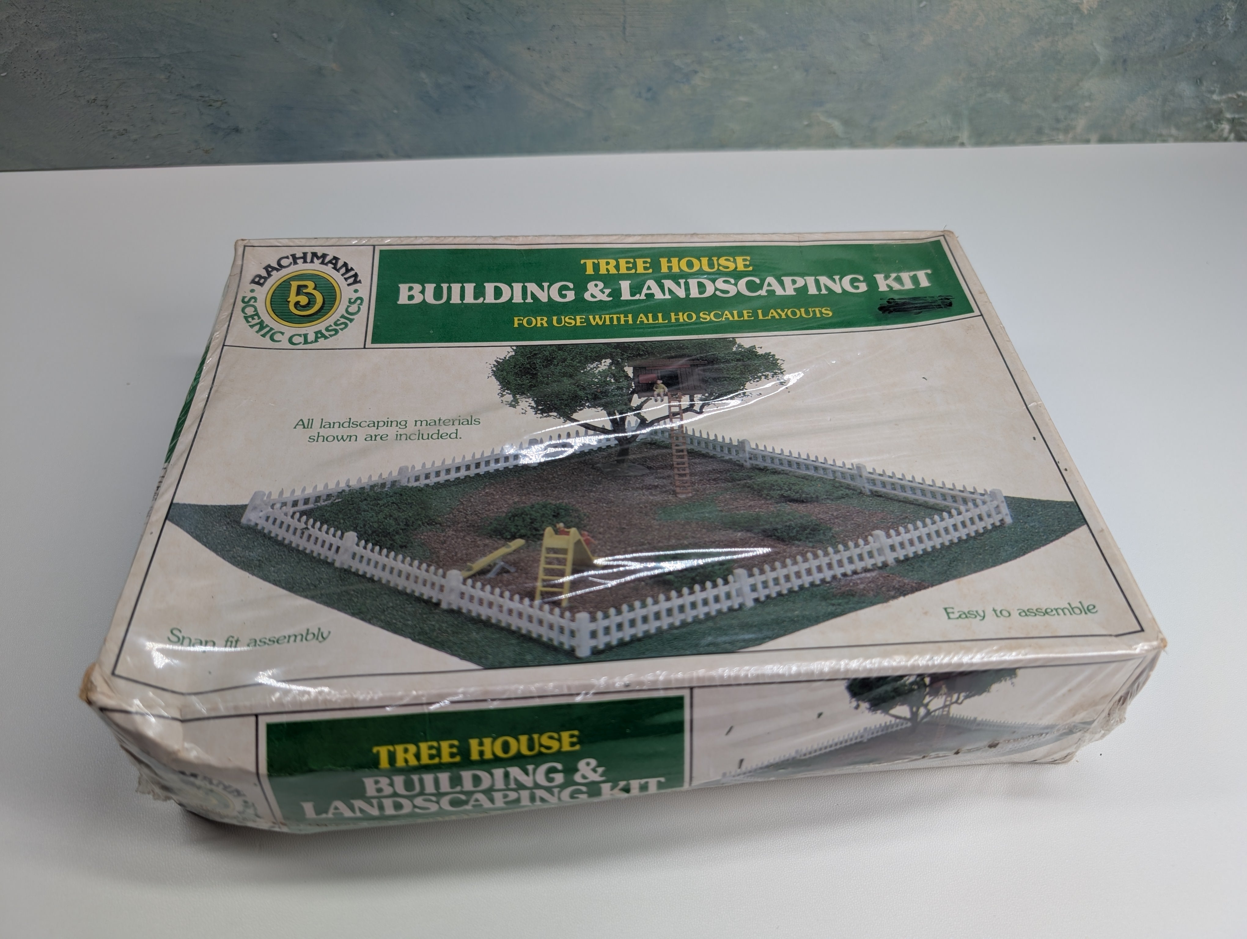 Bachmann 2558 HO Scale Tree House Building & Landscape KIT