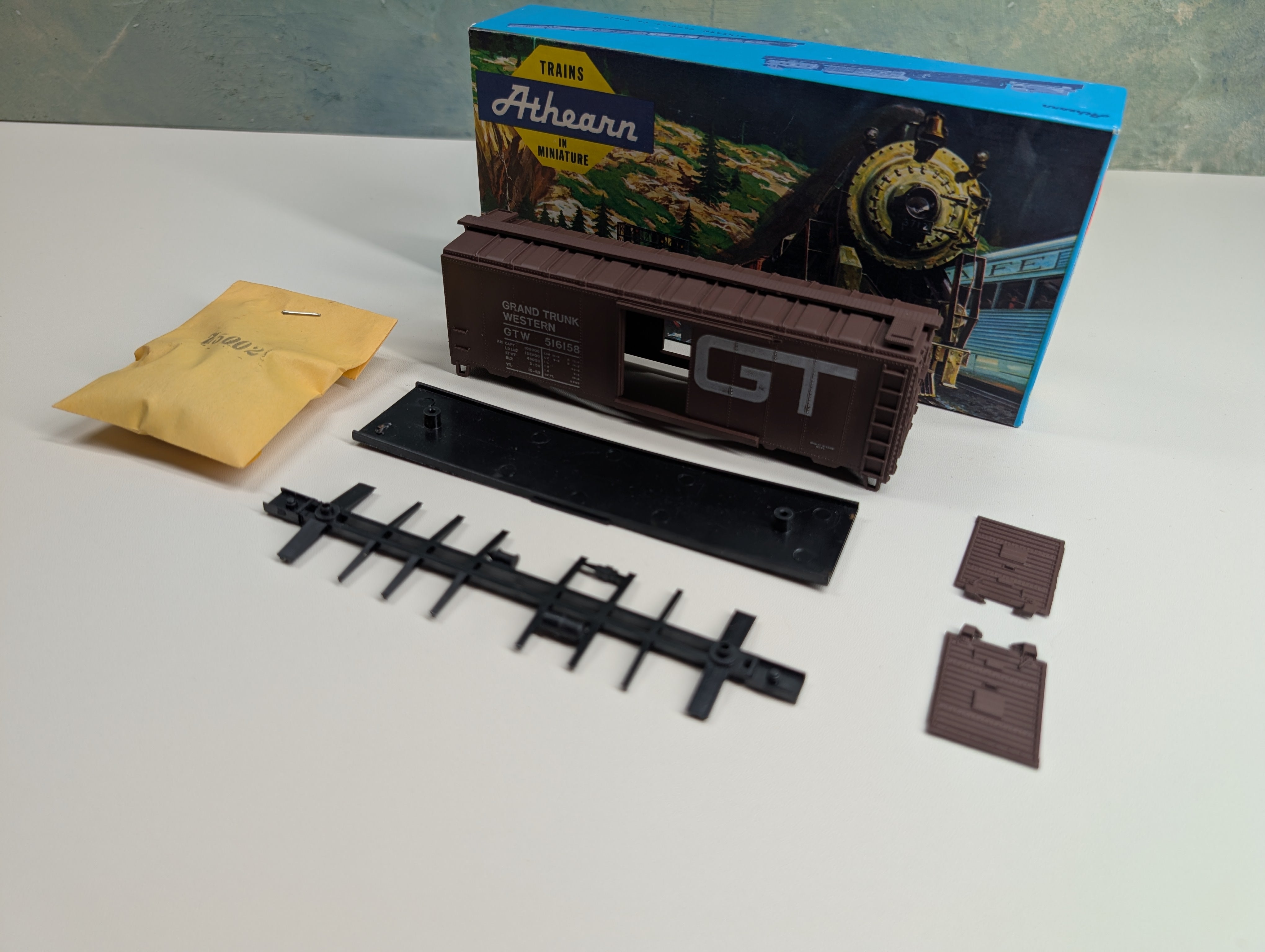 USED Athearn HO Scale 40' Box Car Grand Trunk Western GTW #516158 KIT
