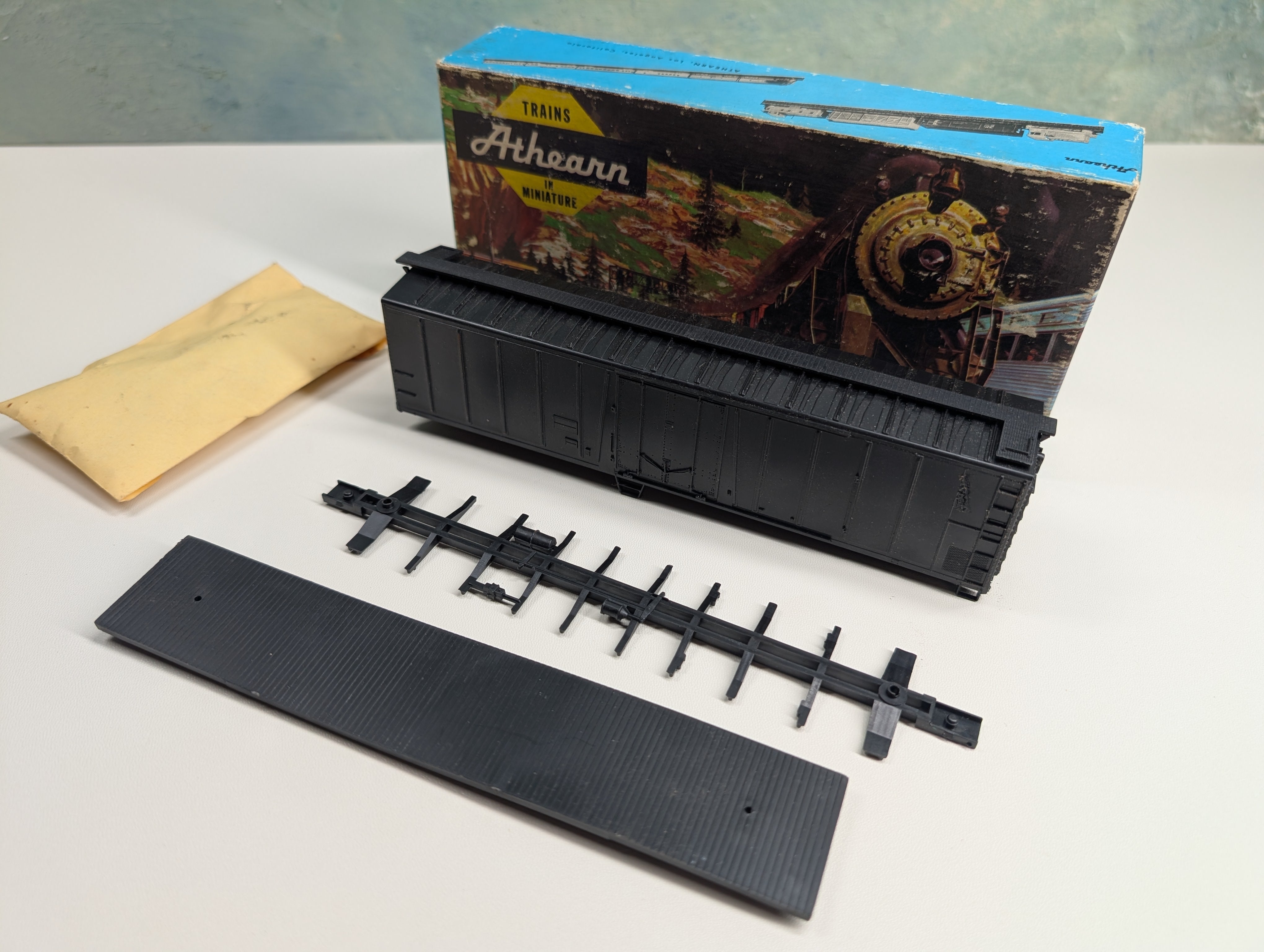 USED Athearn 5402 HO Scale 34' Hopper Canadian Pacific CP #357177 KIT
