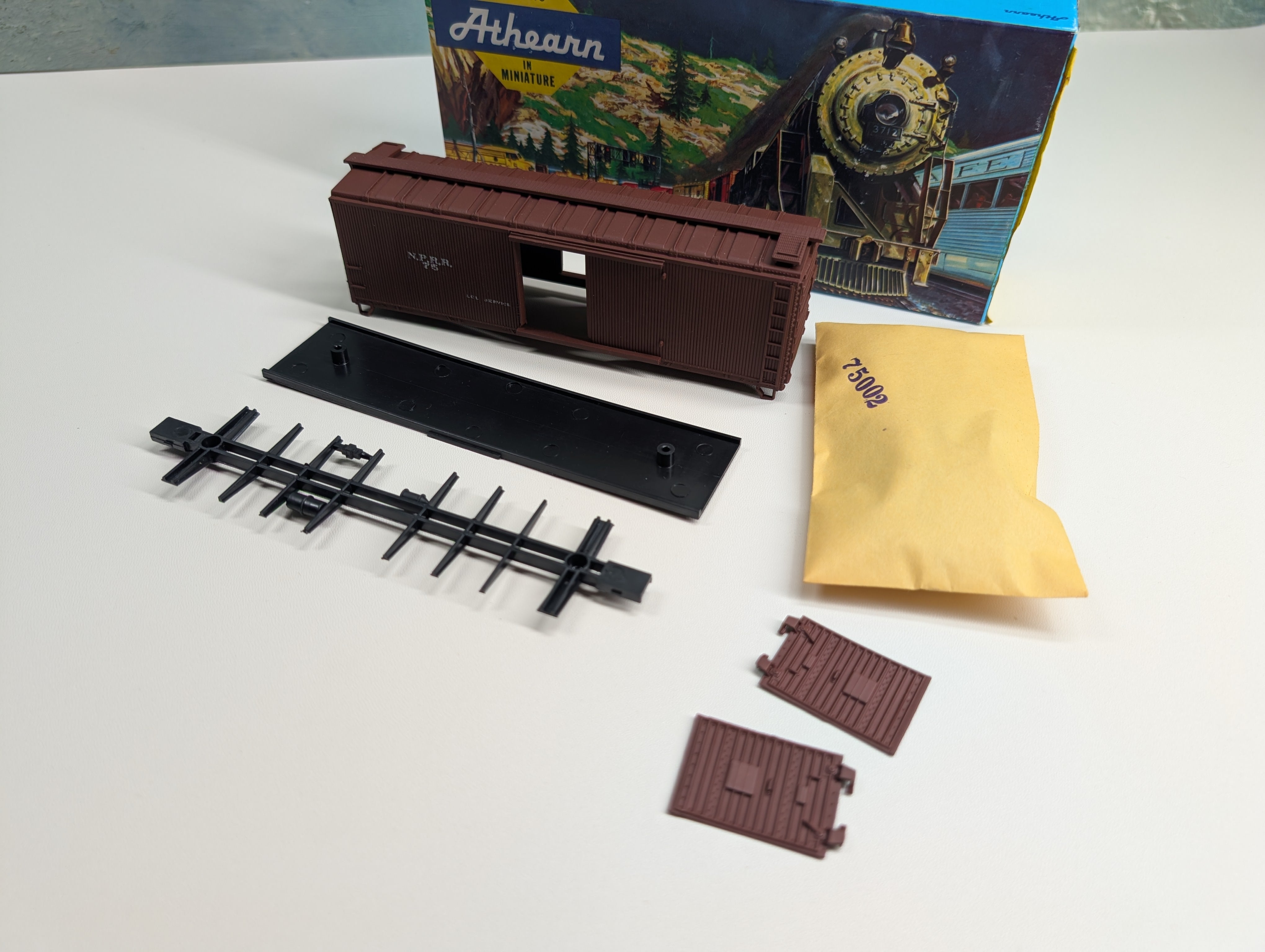 USED Athearn HO Scale 40' Wood Box Car NPRR #75 KIT