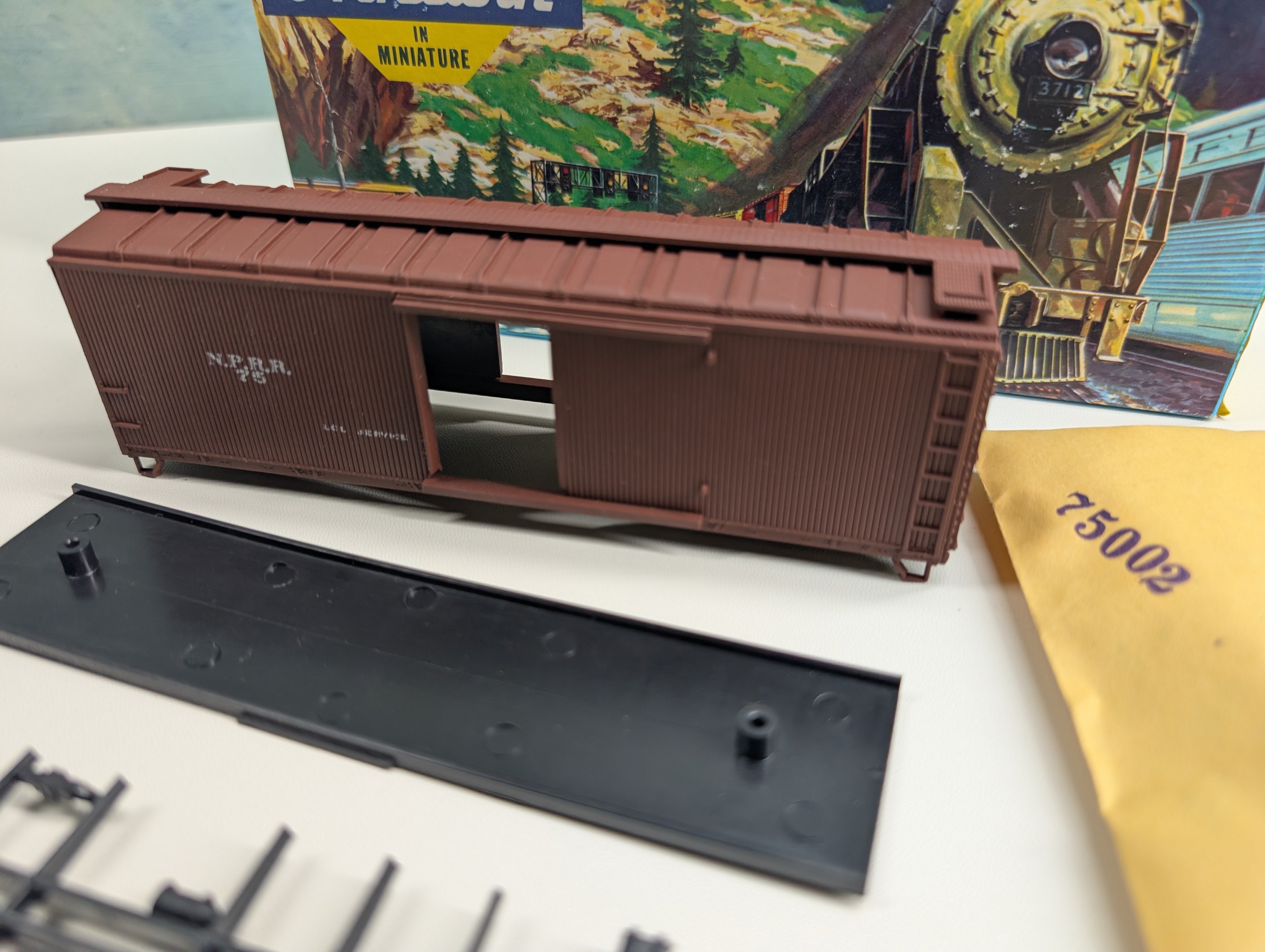 USED Athearn HO Scale 40' Wood Box Car NPRR #75 KIT
