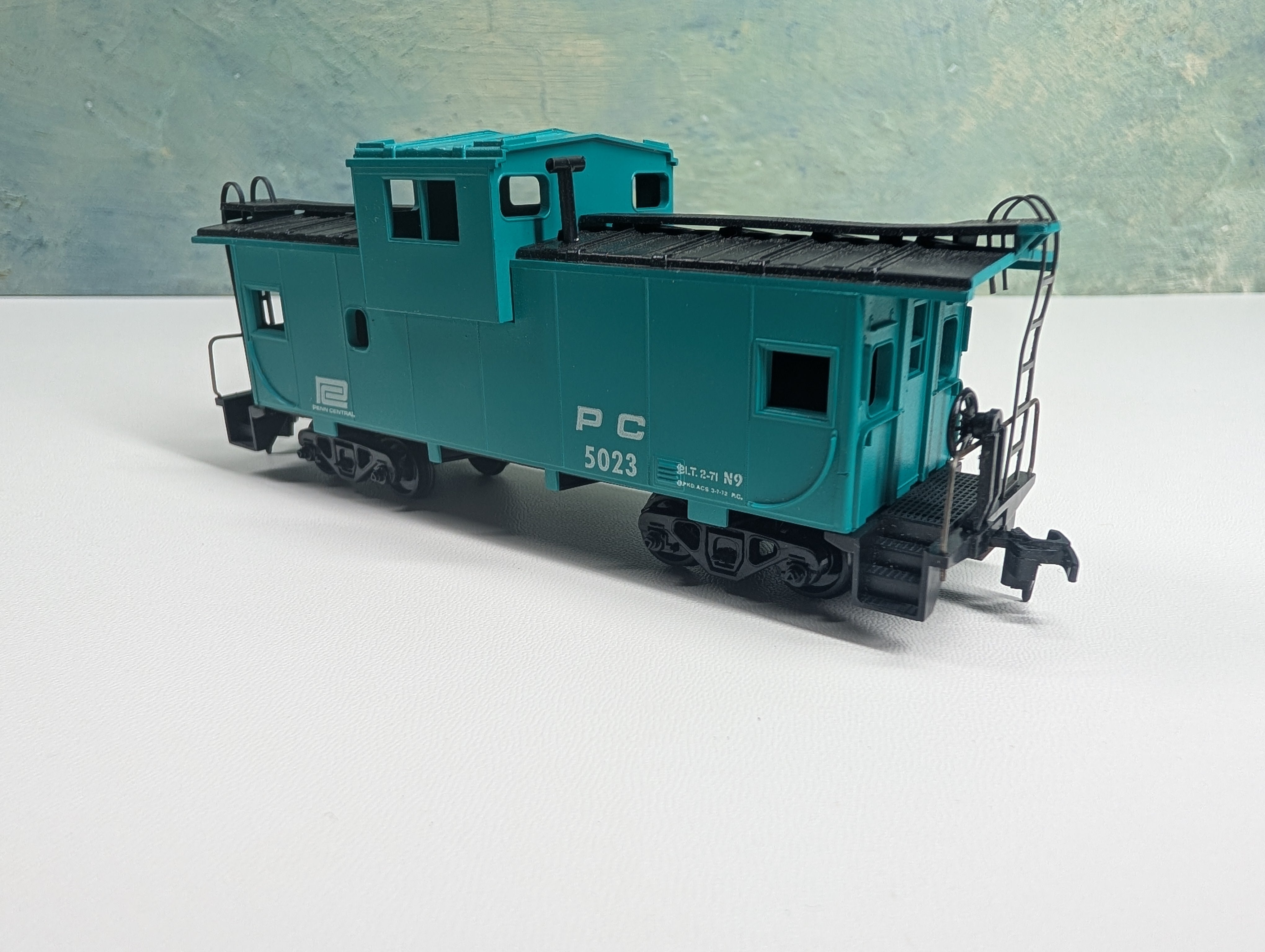 USED Athearn HO Scale Wide Vision Caboose Penn Central PC #5023
