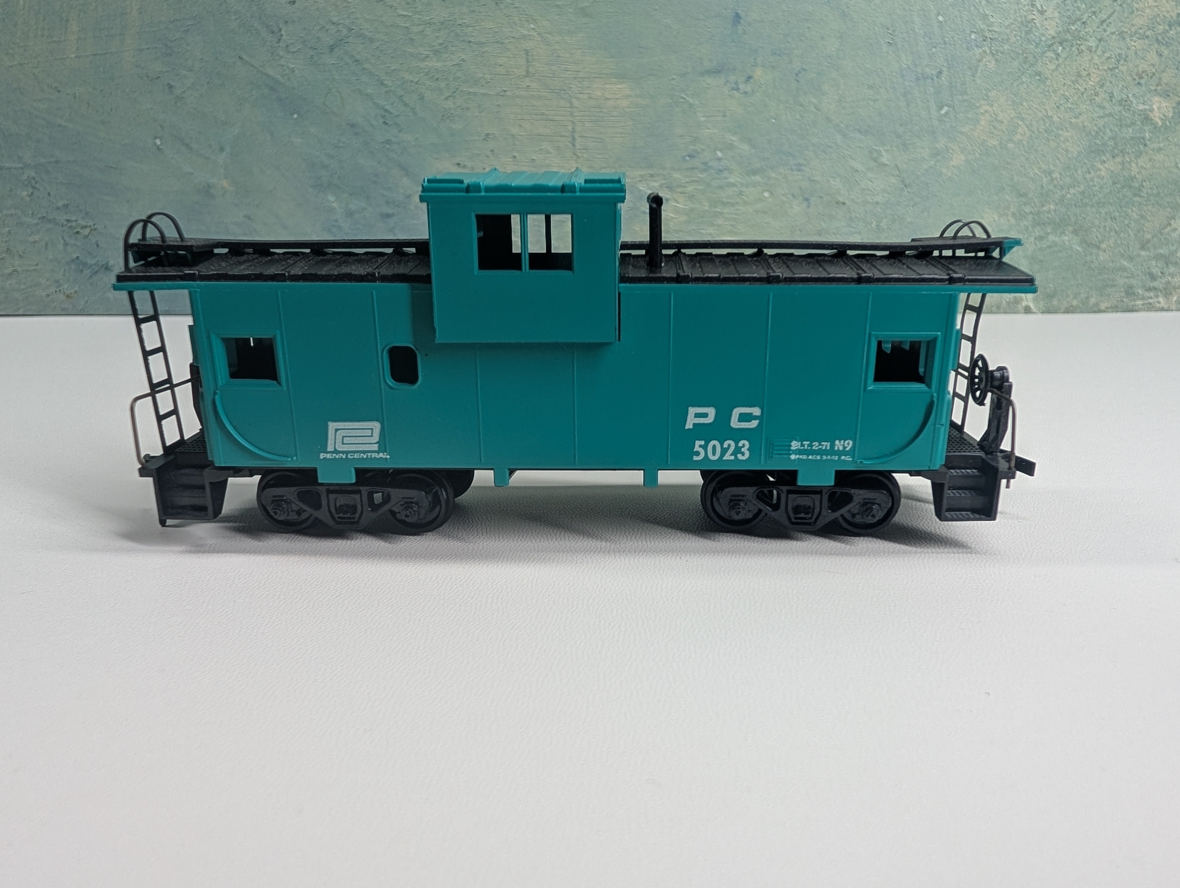 USED Athearn HO Scale Wide Vision Caboose Penn Central PC #5023