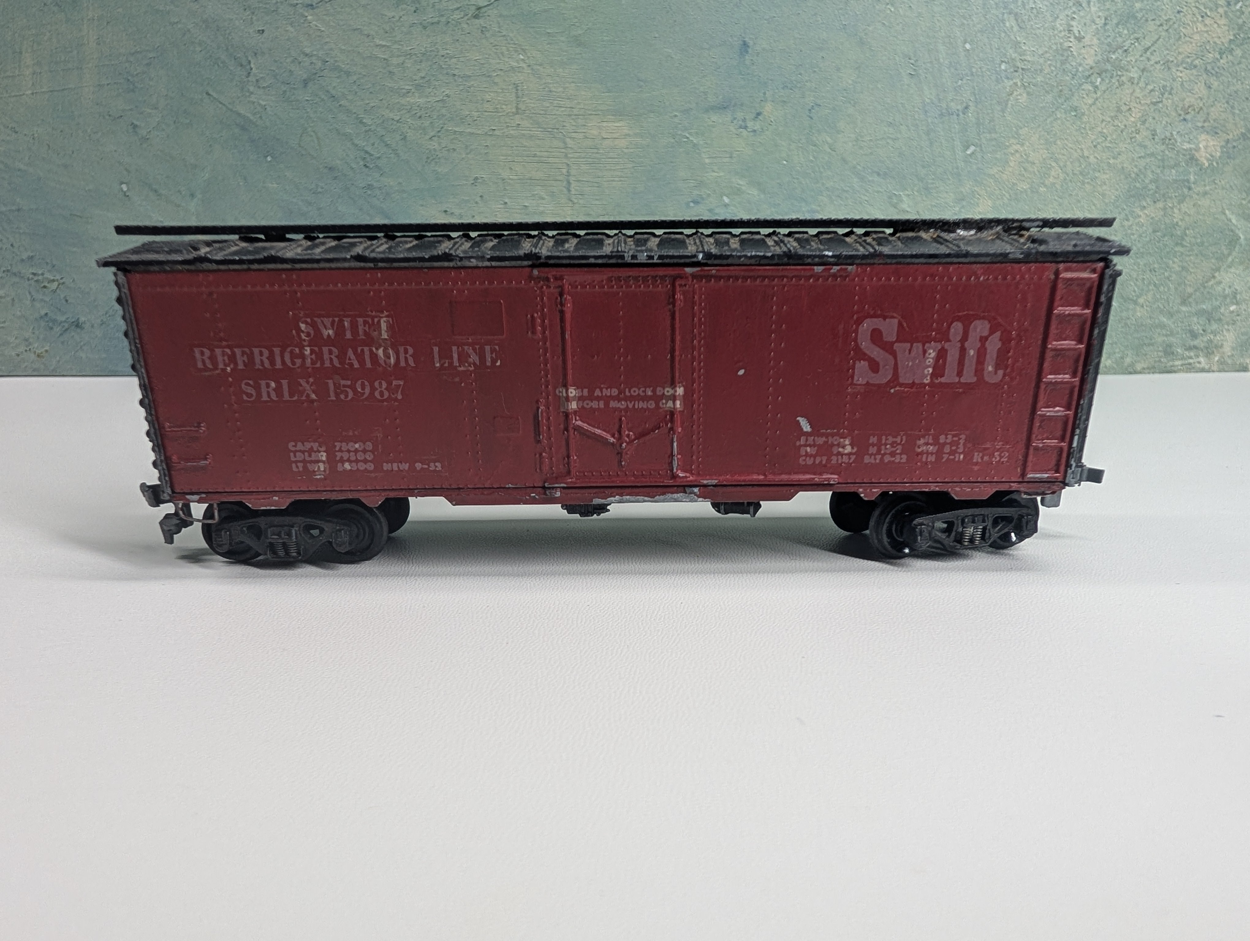 USED Roundhouse HO Scale All Metal 40' Box Car Swift SRLX #15987