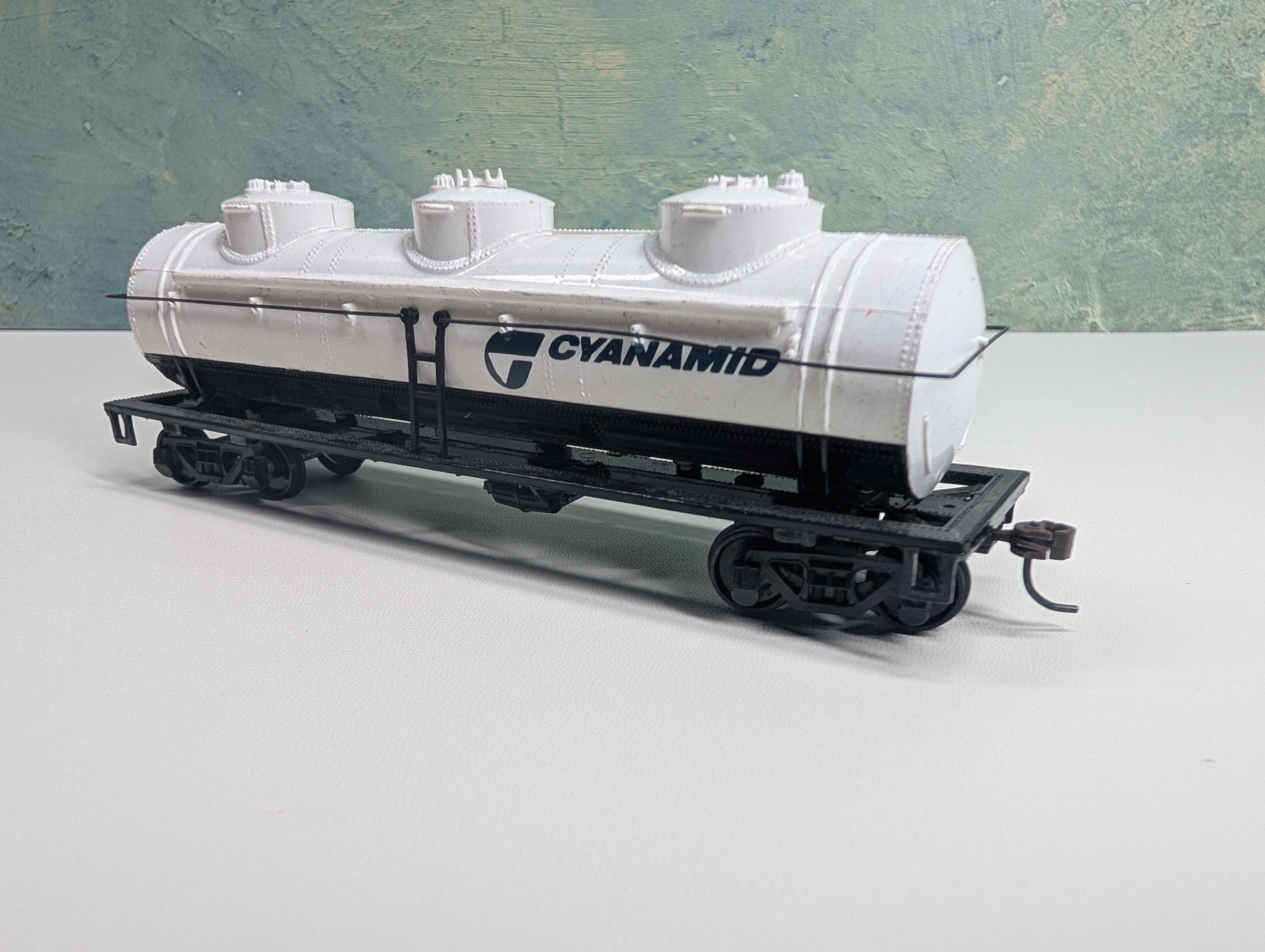 USED Bachmann HO Scale Triple Dome Tank Car Cyanamid