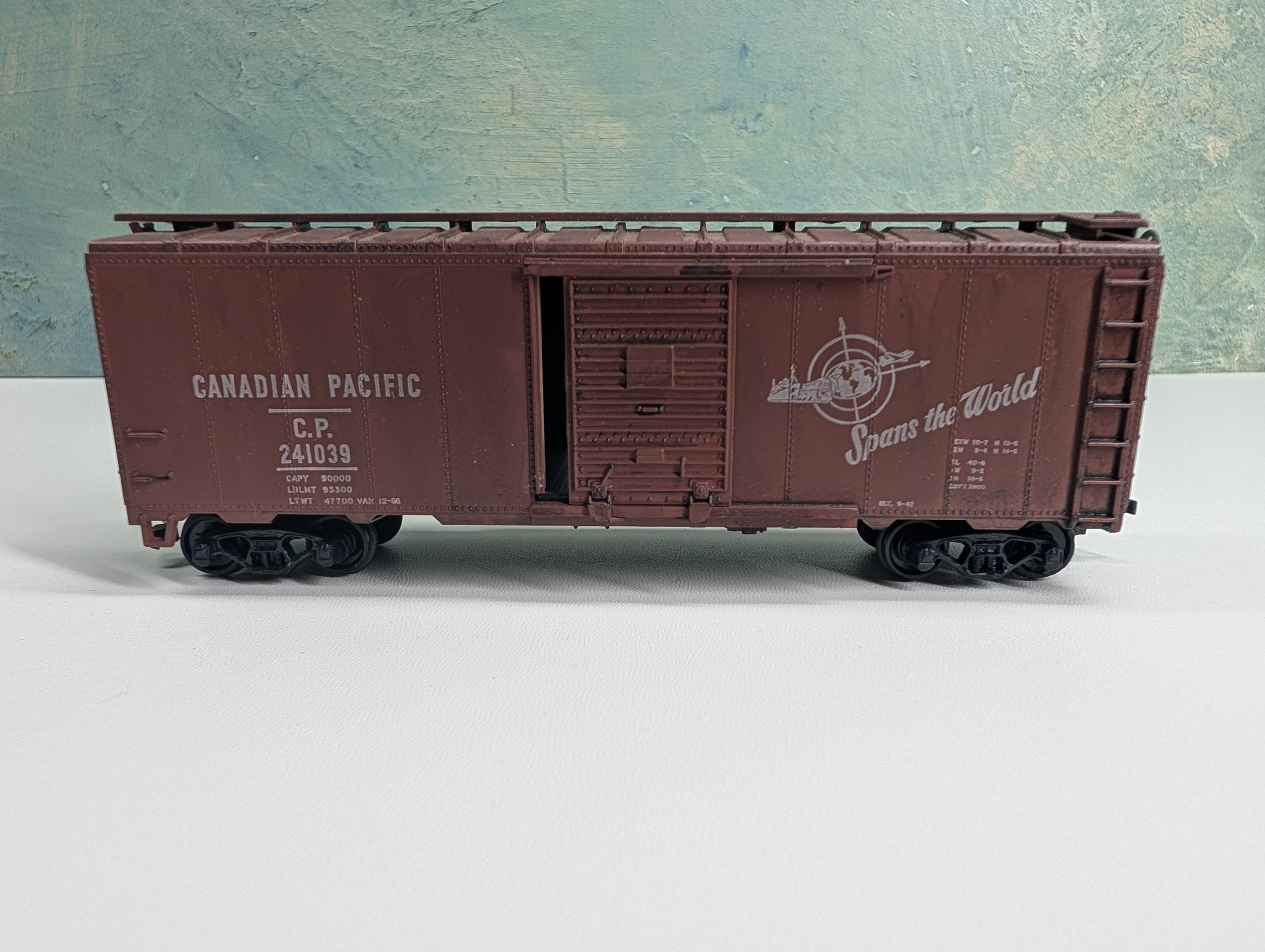 USED Athearn HO Scale 40' Box Car Canadian Pacific CP #241039