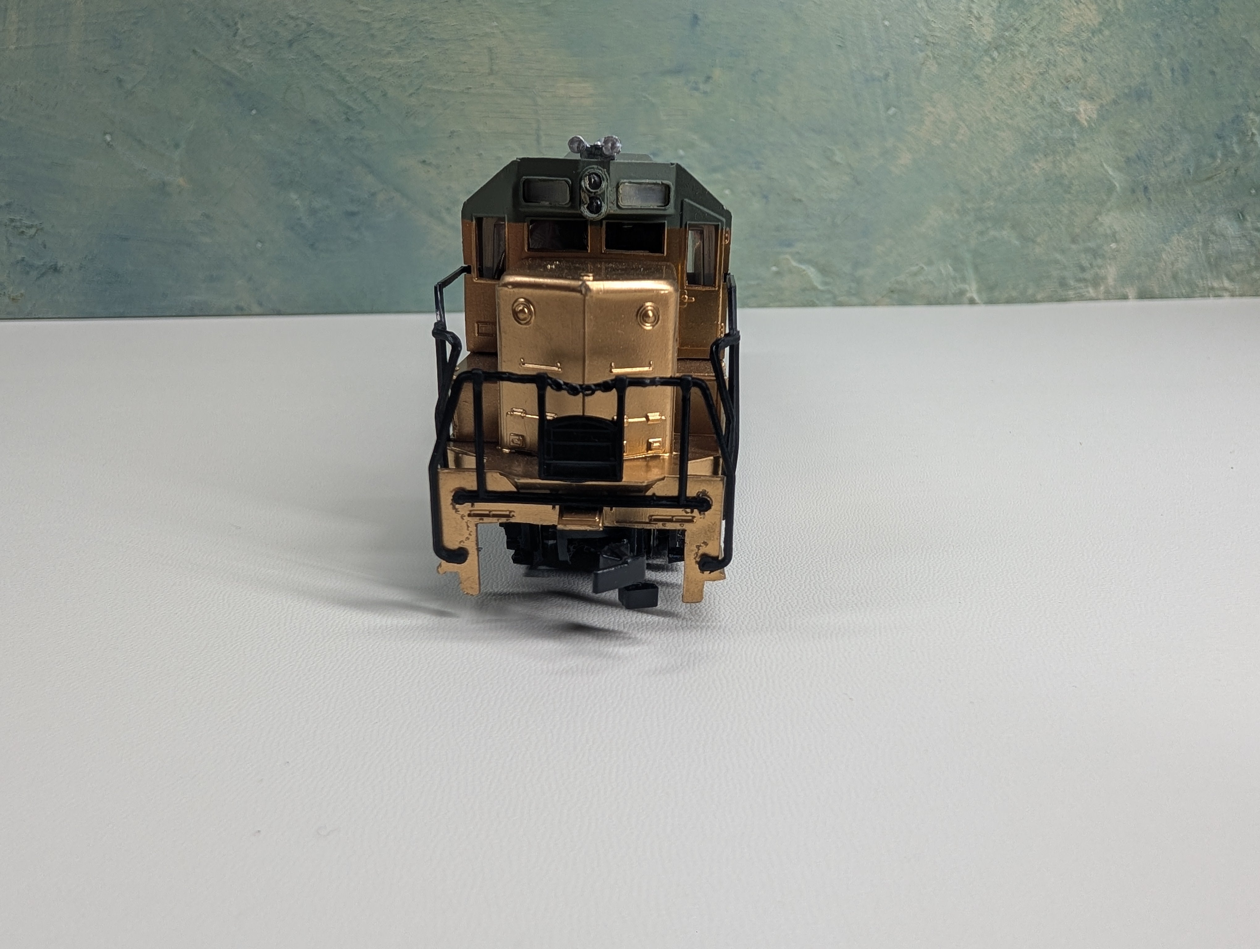 USED Bachmann HO Scale Gold Diesel Locomotive Union Pacific Runs DC
