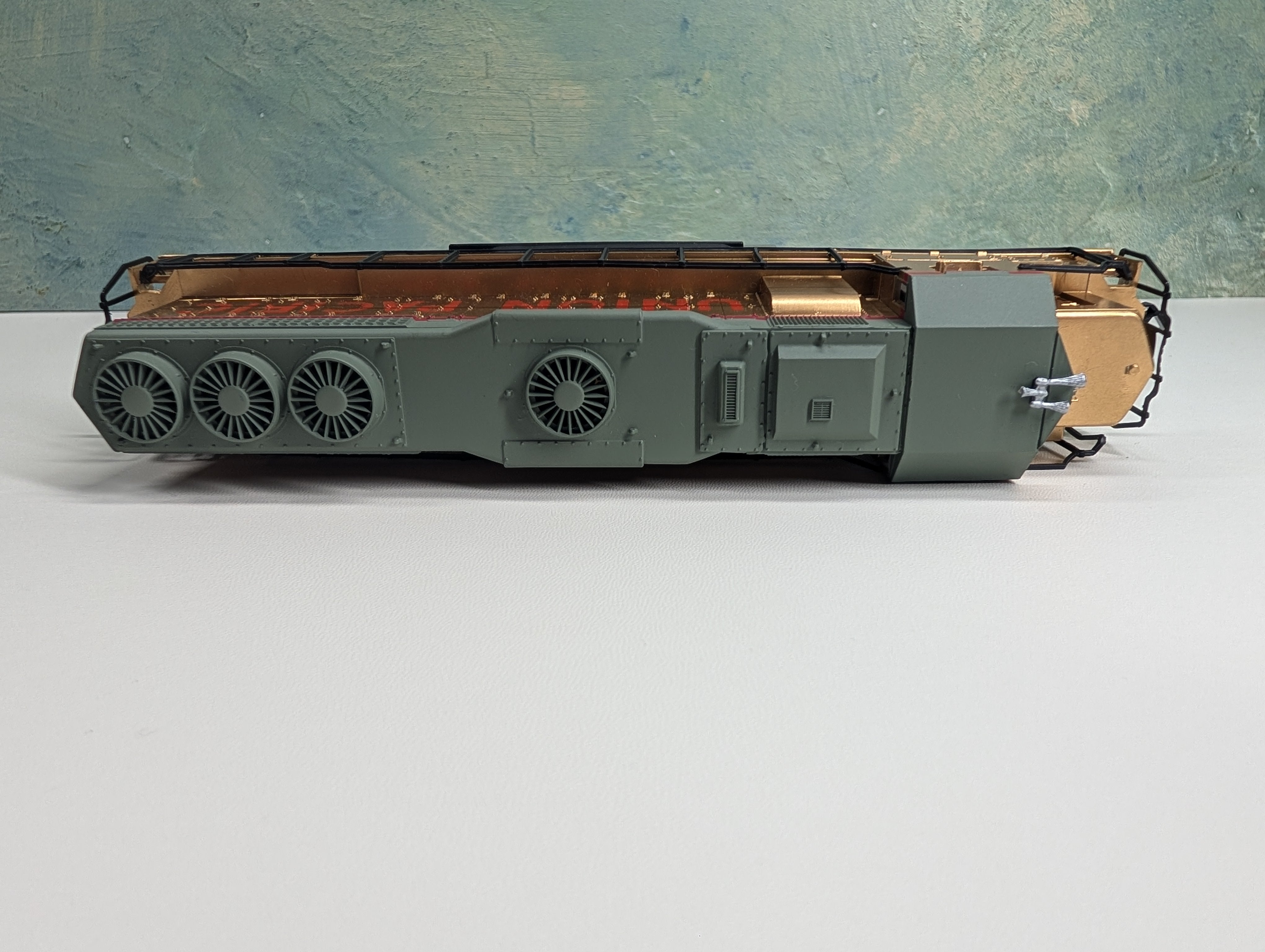 USED Bachmann HO Scale Gold Diesel Locomotive Union Pacific Runs DC