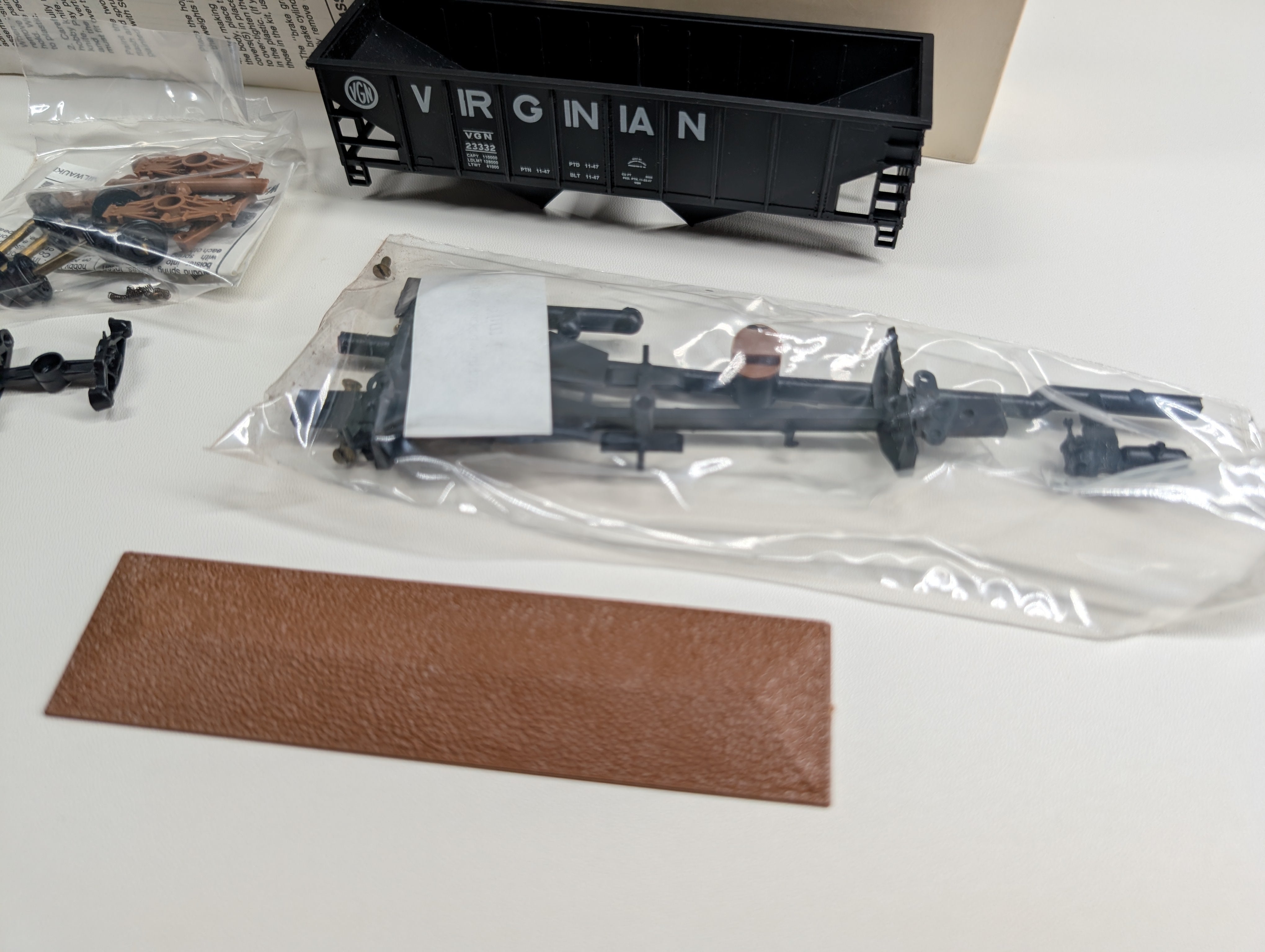USED Walthers 932-3020 HO Scale 36' Rib-Side Hopper Virginian VGN #23332 KIT