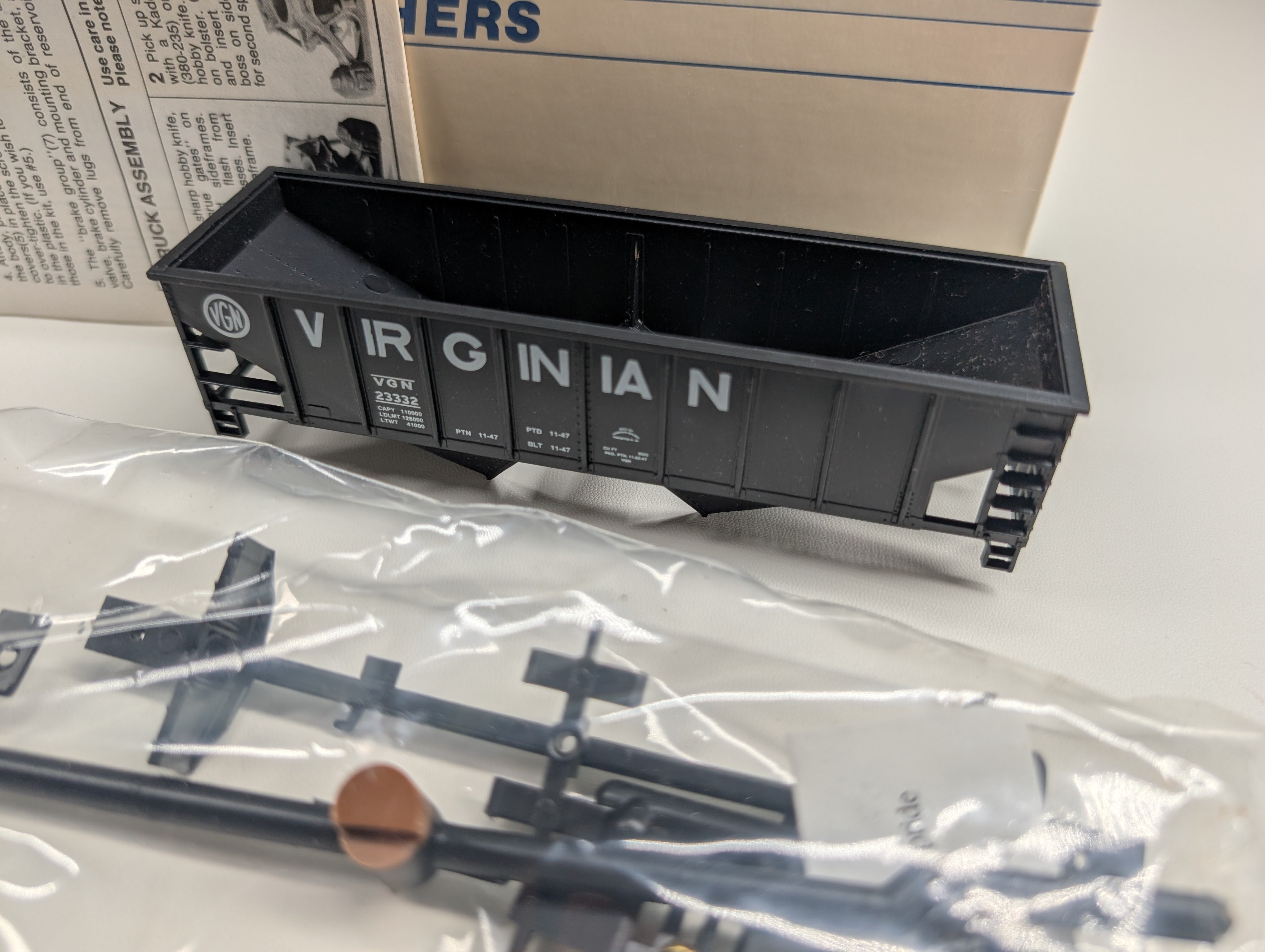 USED Walthers 932-3020 HO Scale 36' Rib-Side Hopper Virginian VGN #23332 KIT