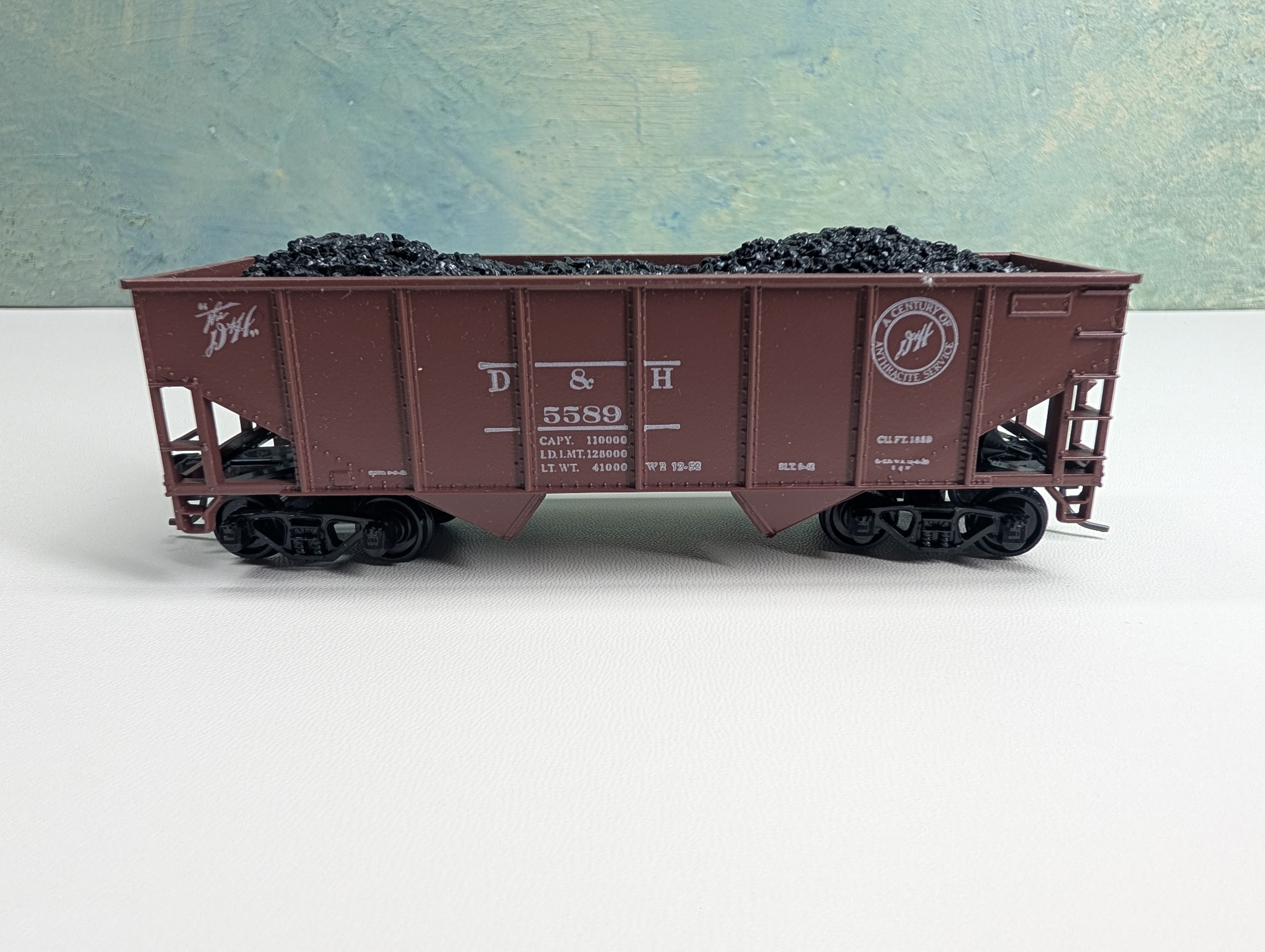 USED Athearn HO Scale 2 Bay Hopper w/ Coal Load Delaware and Hudson DH #5589