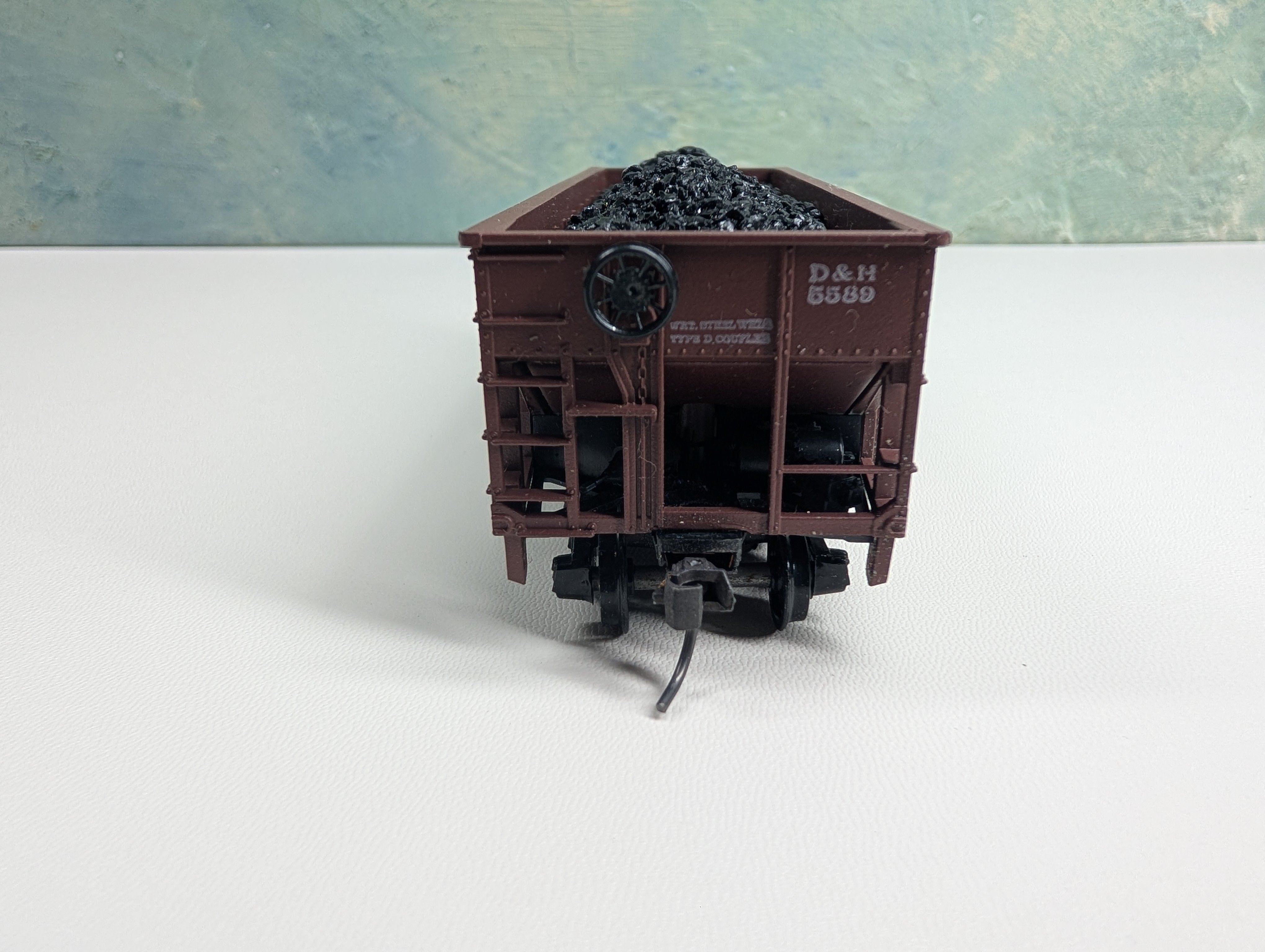 USED Athearn HO Scale 2 Bay Hopper w/ Coal Load Delaware and Hudson DH #5589