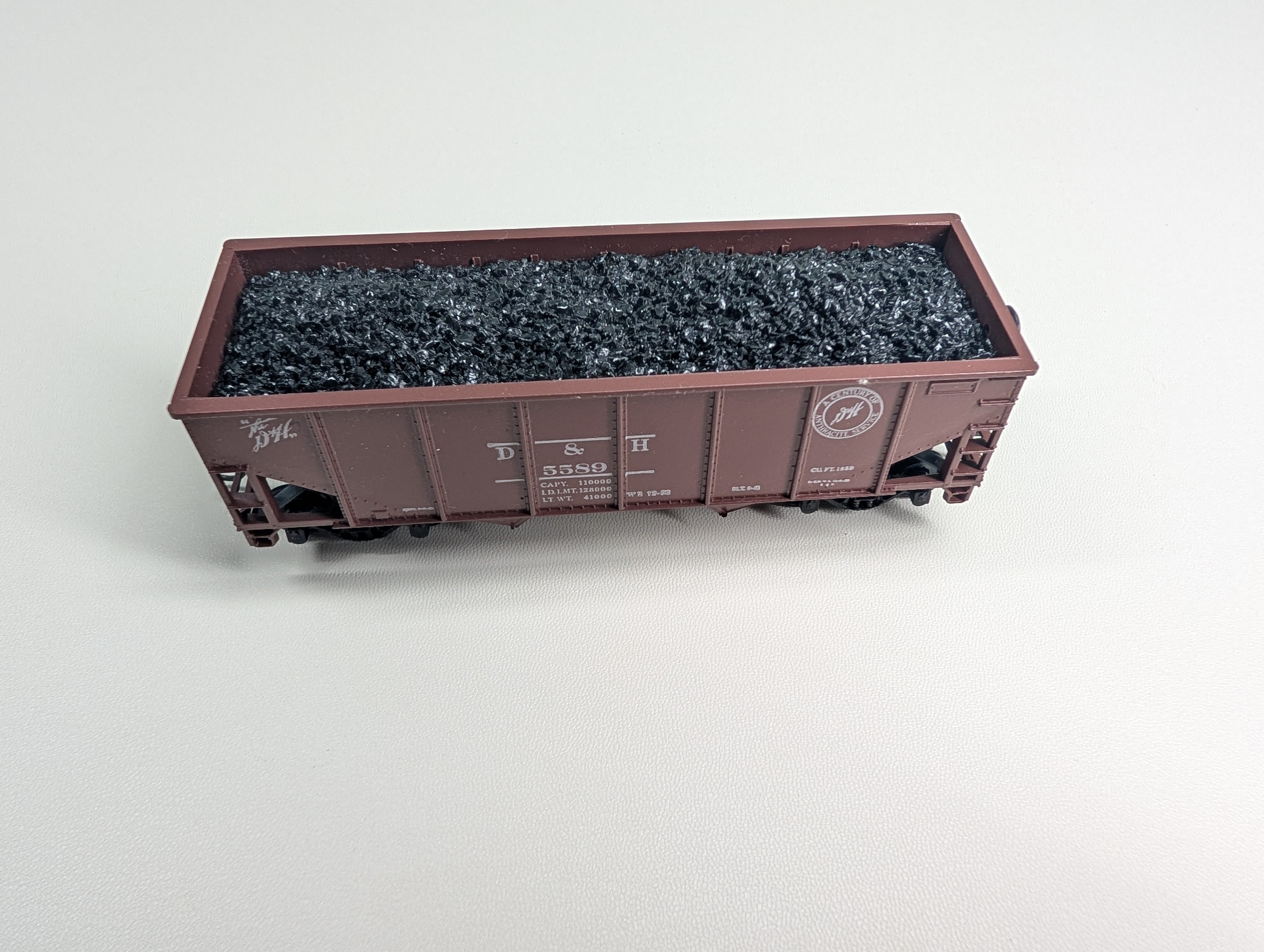 USED Athearn HO Scale 2 Bay Hopper w/ Coal Load Delaware and Hudson DH #5589