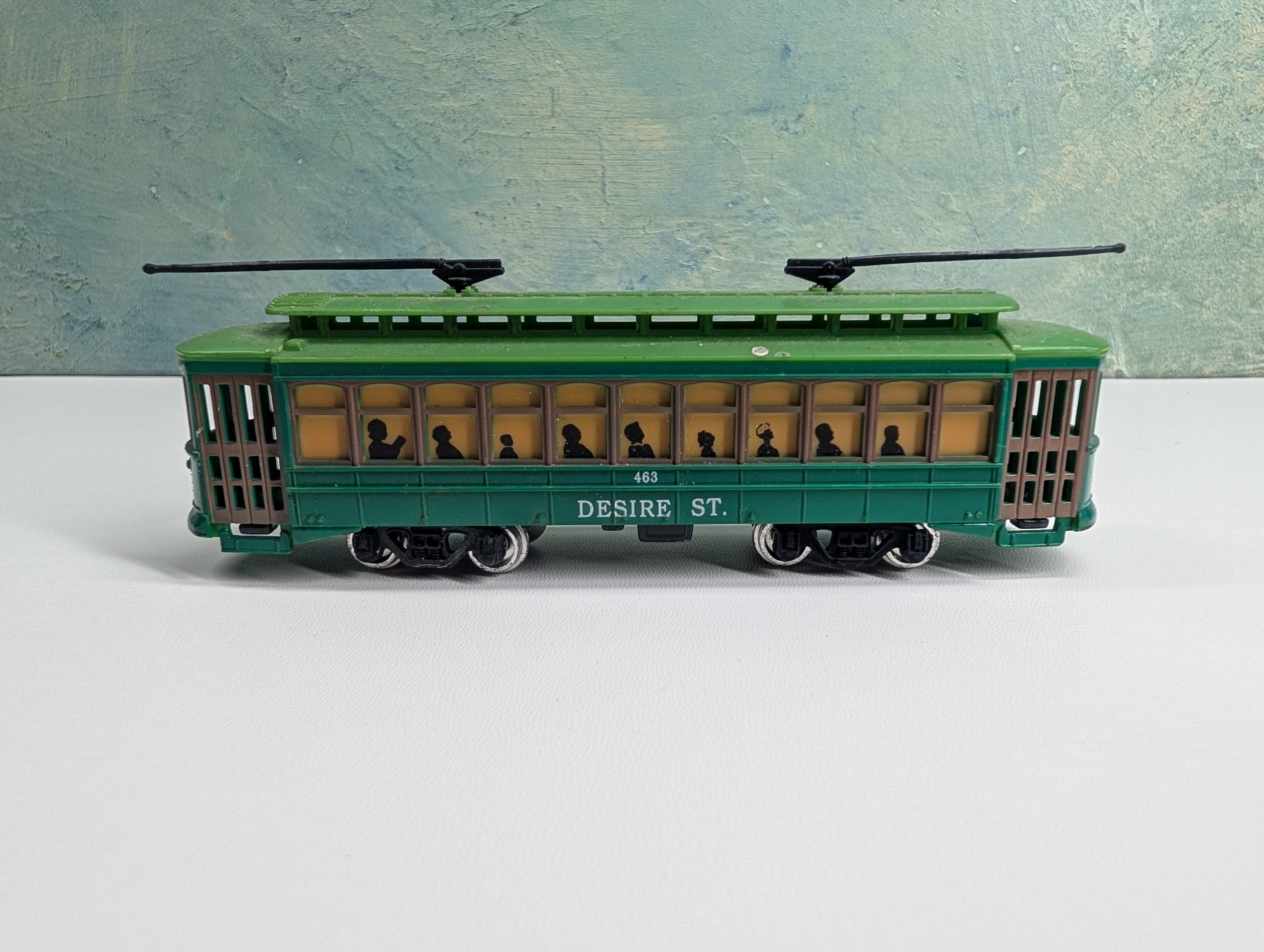USED HO Scale Unpowered Trolley Desire St. #463