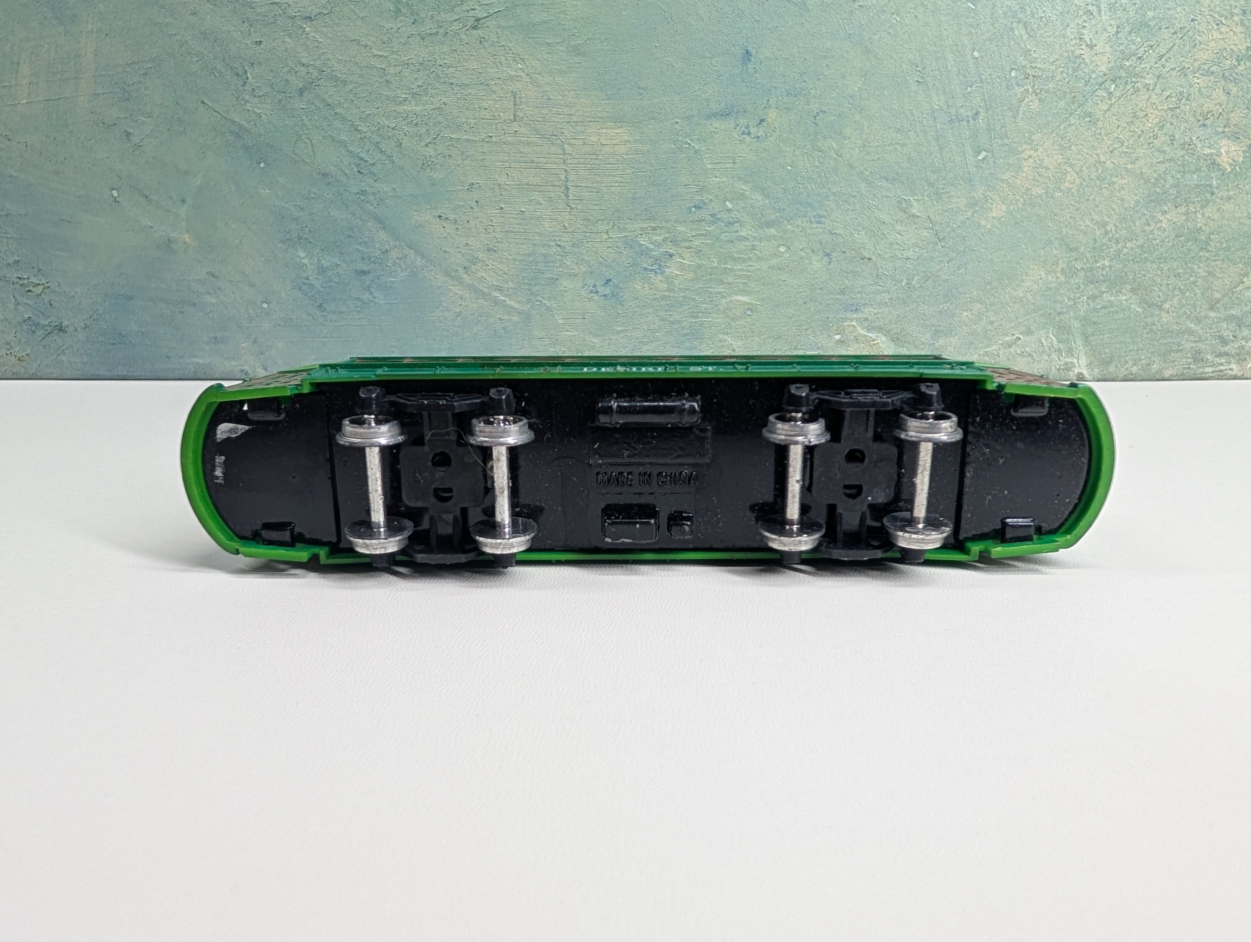 USED HO Scale Unpowered Trolley Desire St. #463