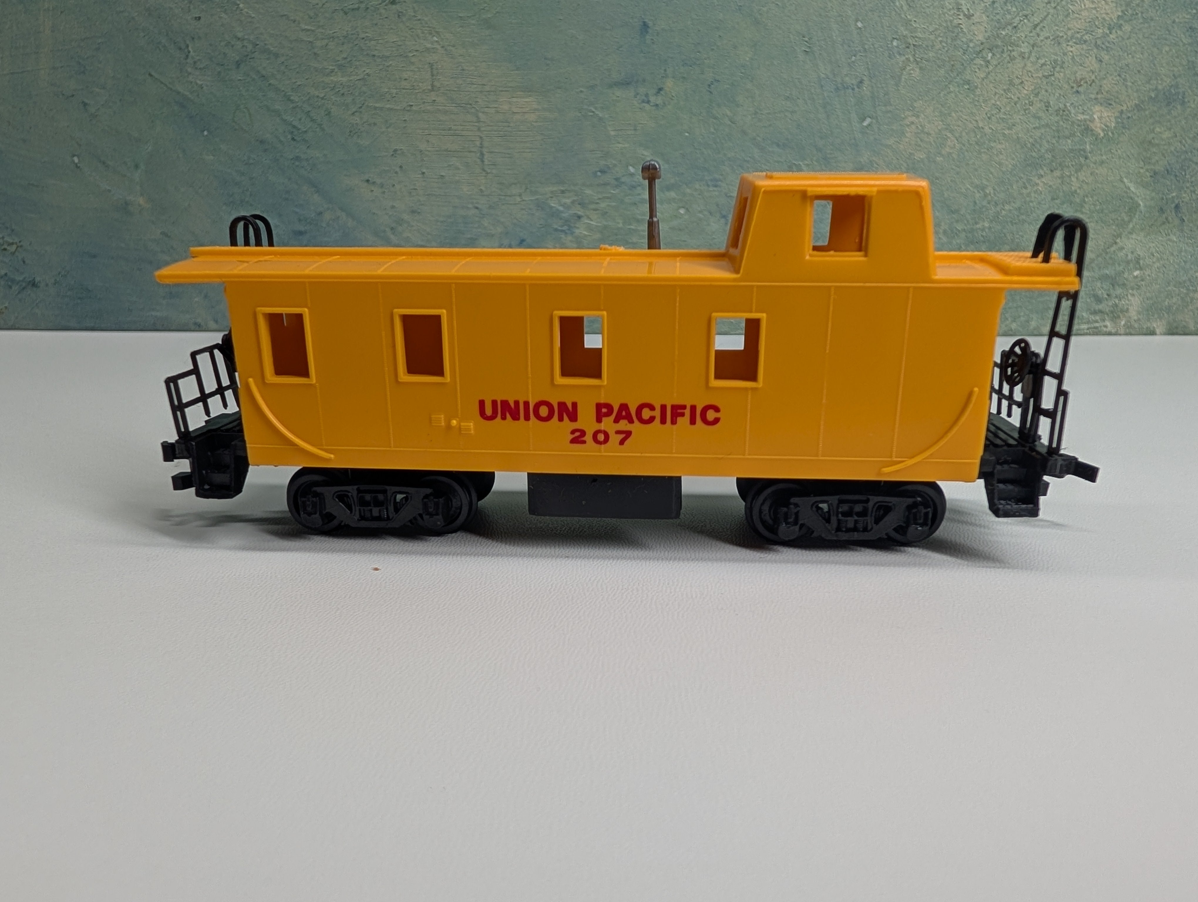 USED Bachmann HO Scale Caboose Union Pacific #207