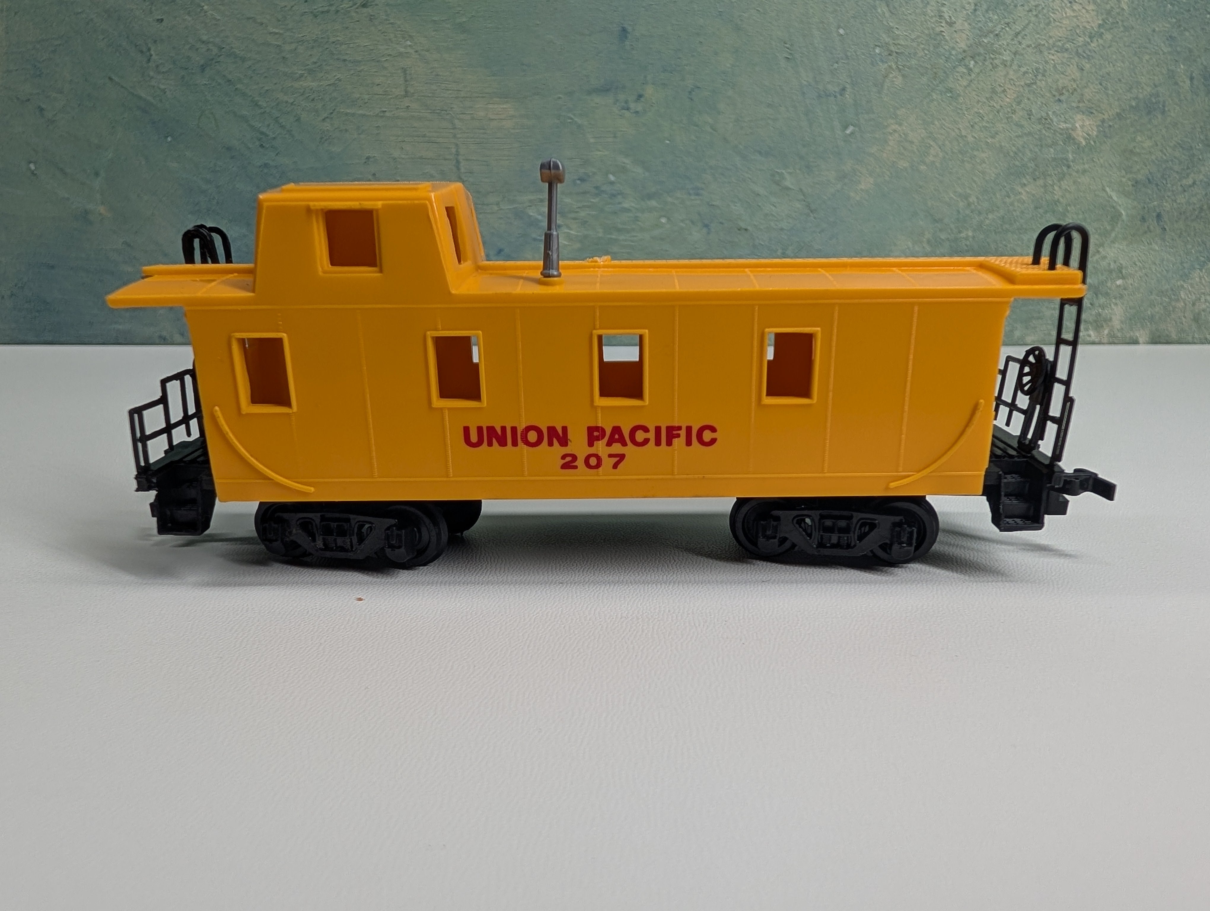 USED Bachmann HO Scale Caboose Union Pacific #207