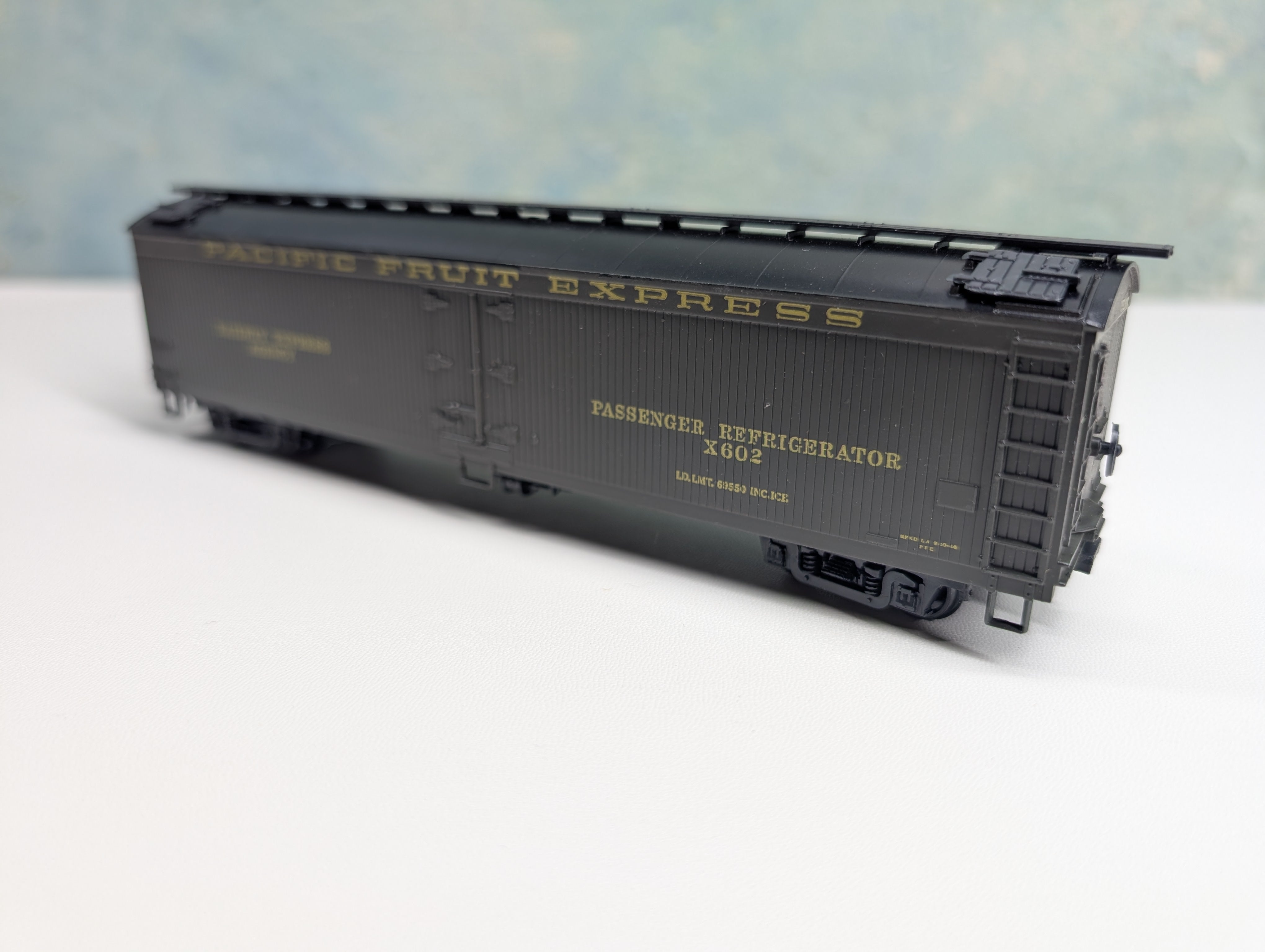 USED Athearn HO Scale Express Reefer Pacific Fruit Express #X602