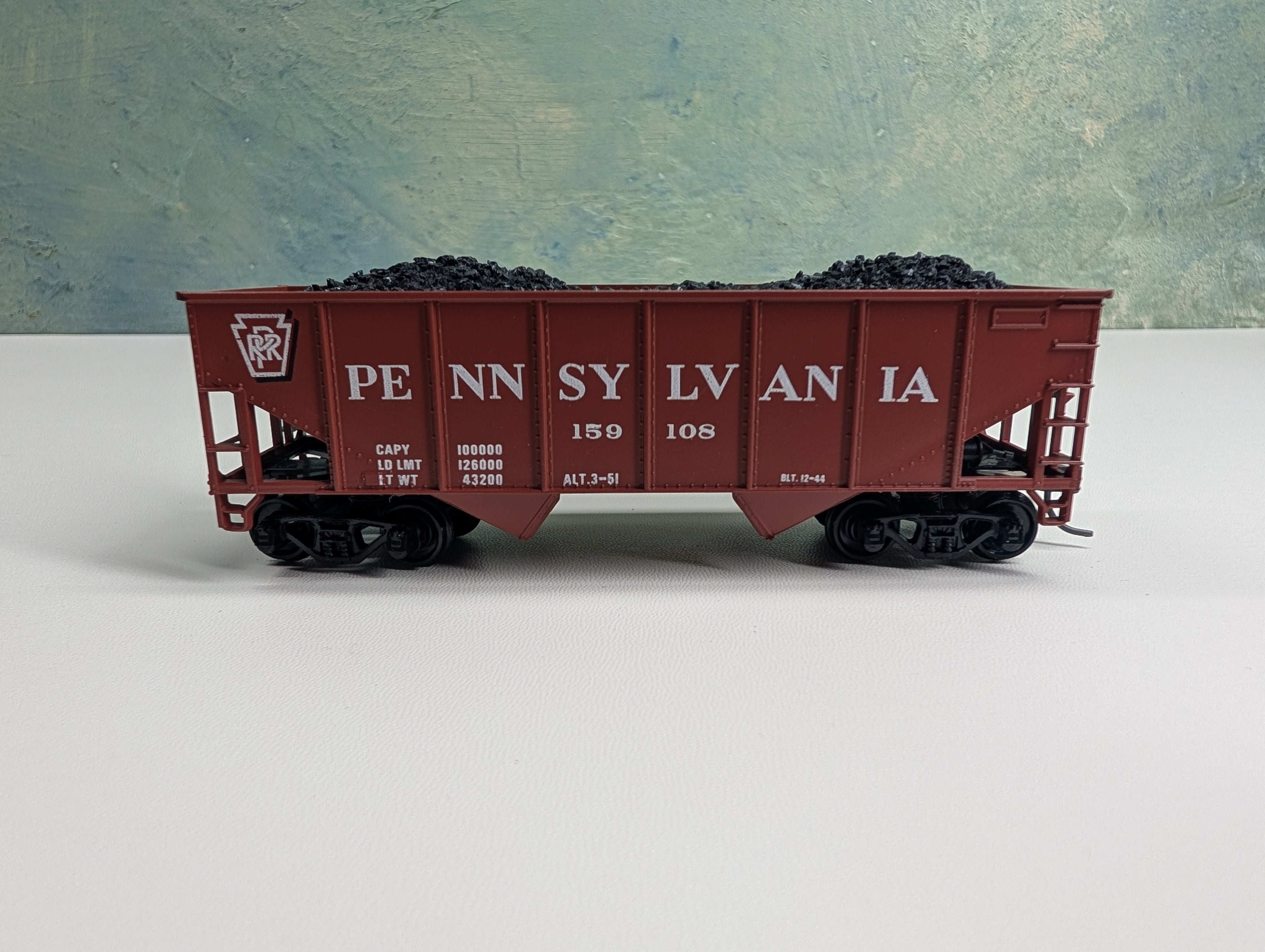USED Athearn HO Scale 34' 2 Bay Hopper w/ Coal Load Pennsylvania PRR #159108 Bev-Bel