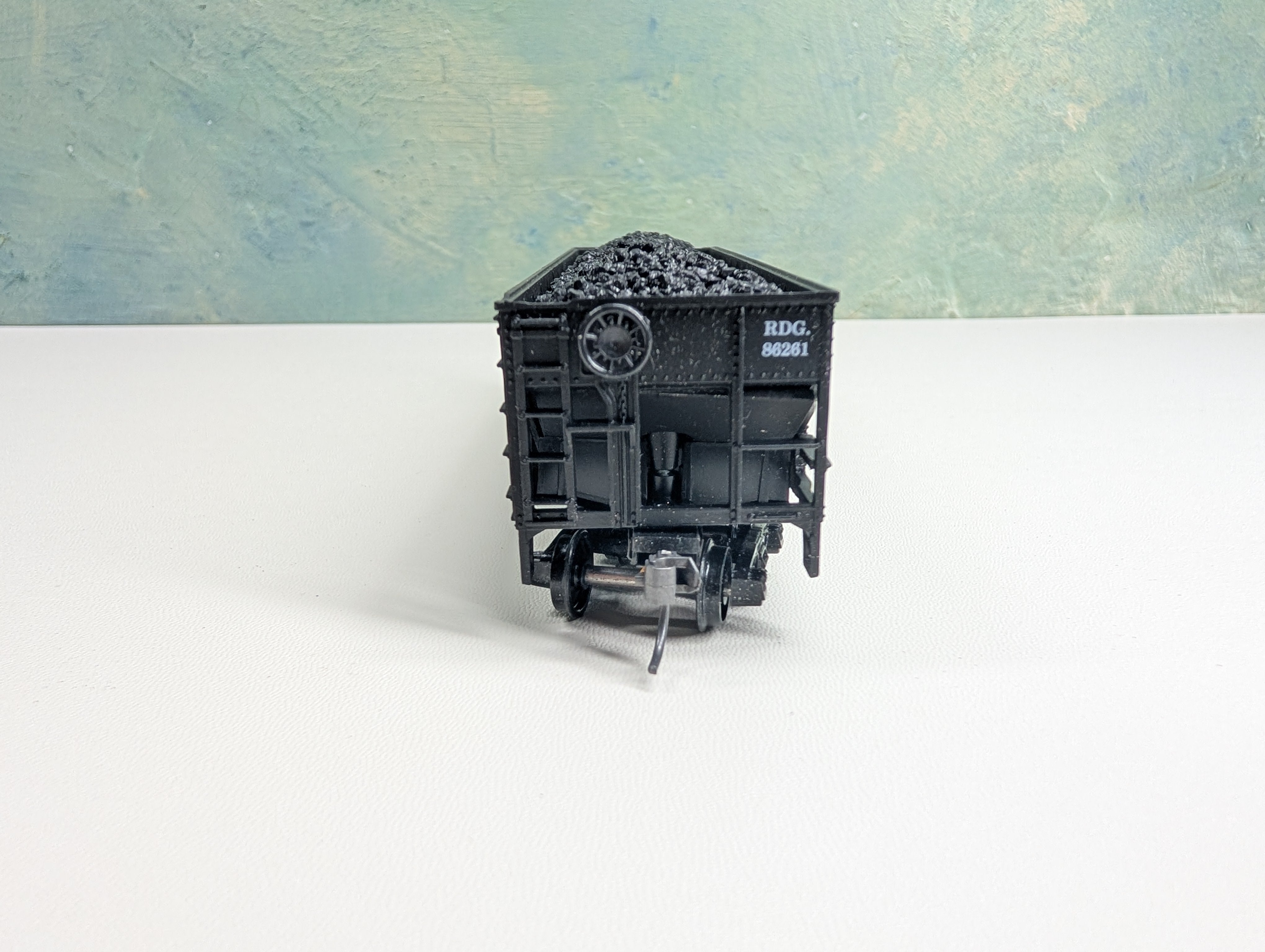USED Athearn HO Scale 40' Operating Hopper w/ Coal Load Reading RDG #86261 Bev-Bel