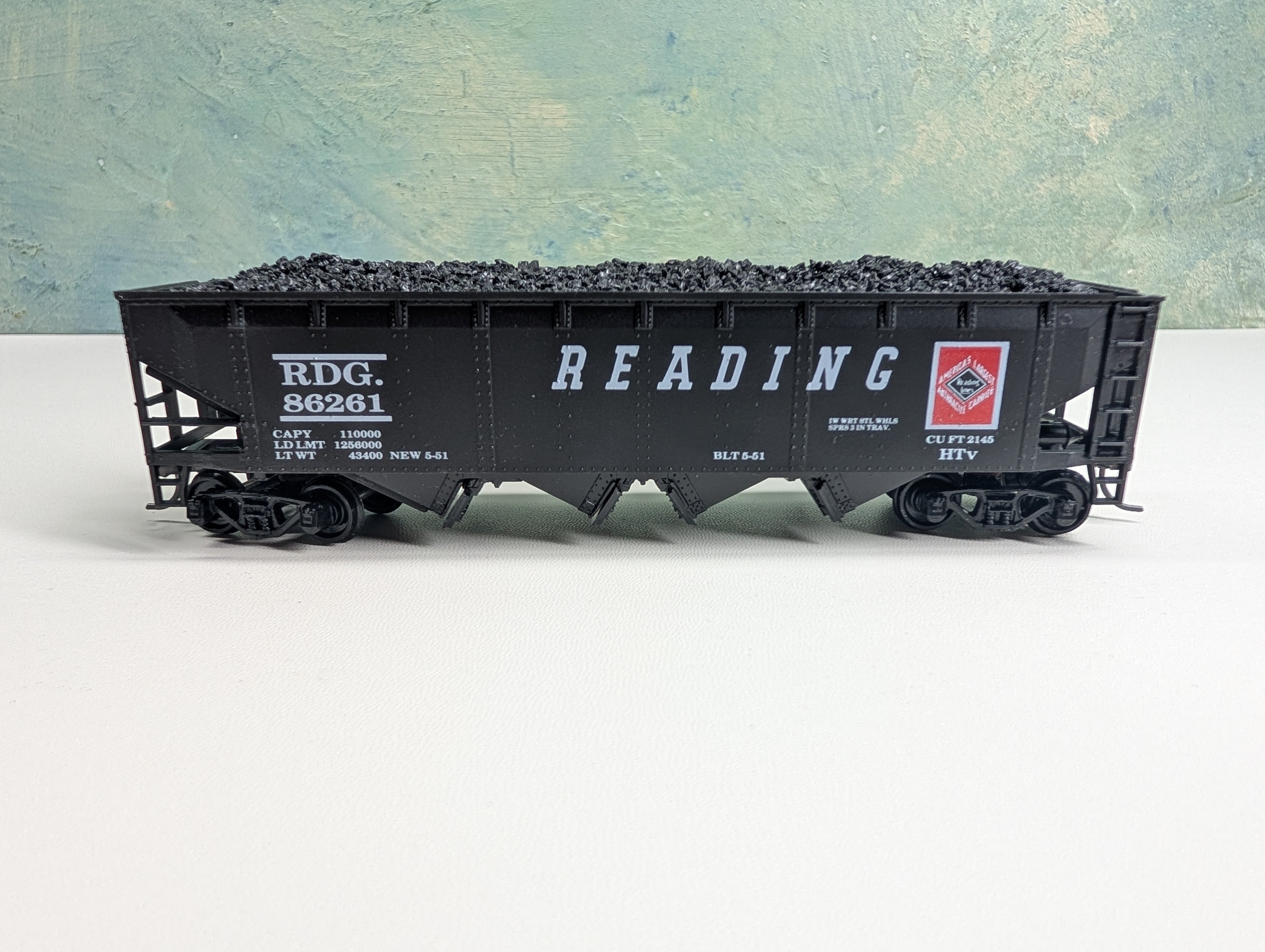 USED Athearn HO Scale 40' Operating Hopper w/ Coal Load Reading RDG #86261 Bev-Bel