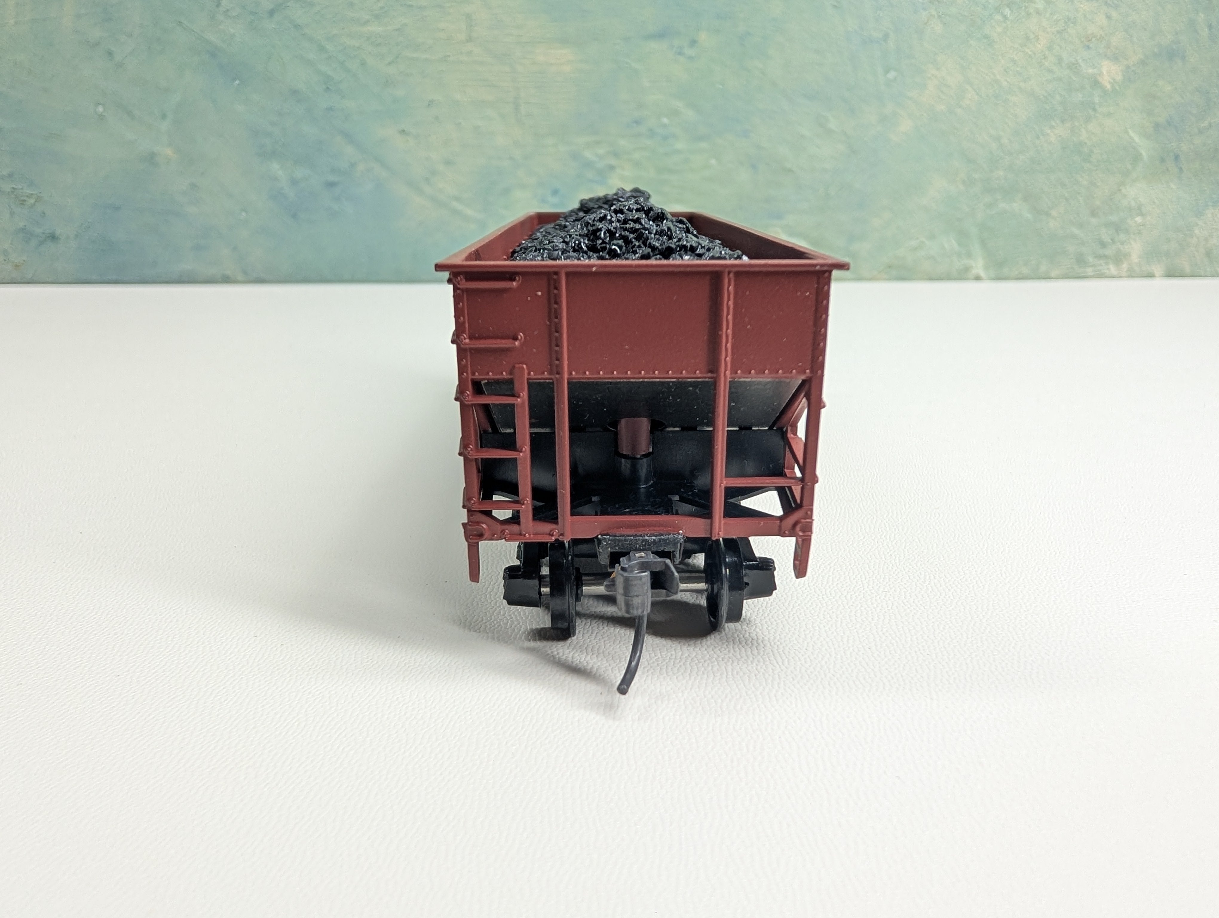 USED Athearn HO Scale 34' 2 Bay Hopper w/ Coal Load New York Central NYC #86857 Bev-Bel