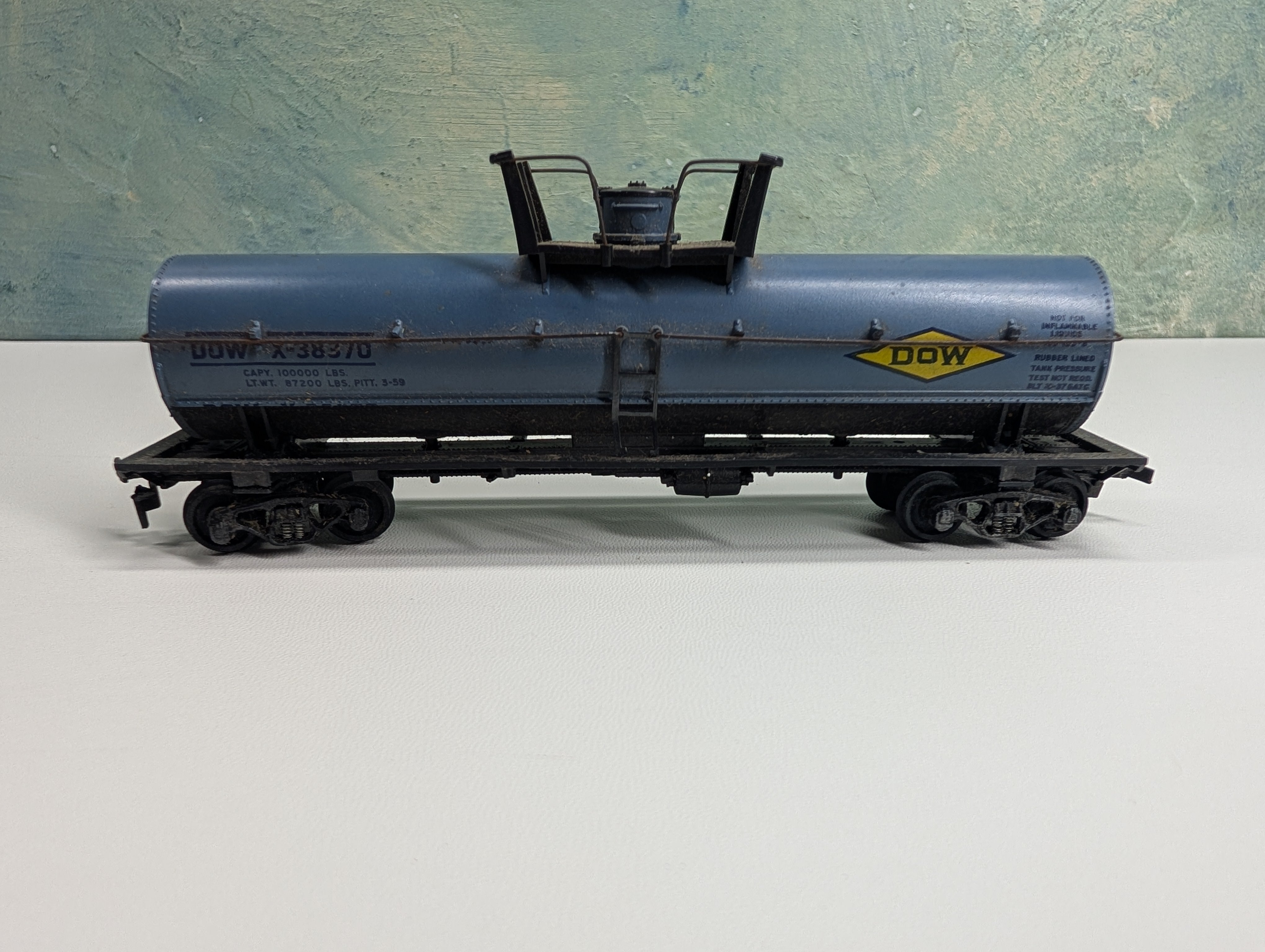 USED Athearn HO Scale Tank Car DOW #X-38370