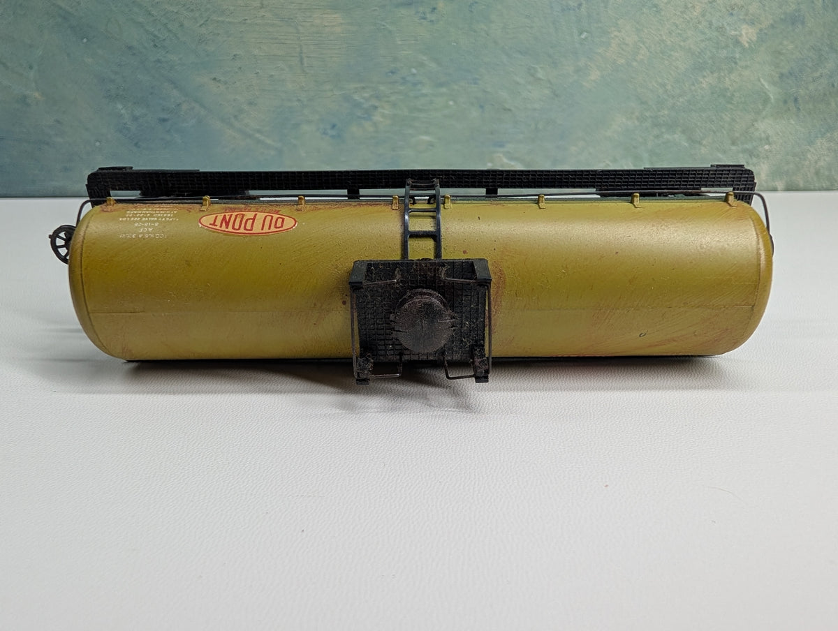 USED HO Scale Weathered Tank Car DuPont HDKX #56555