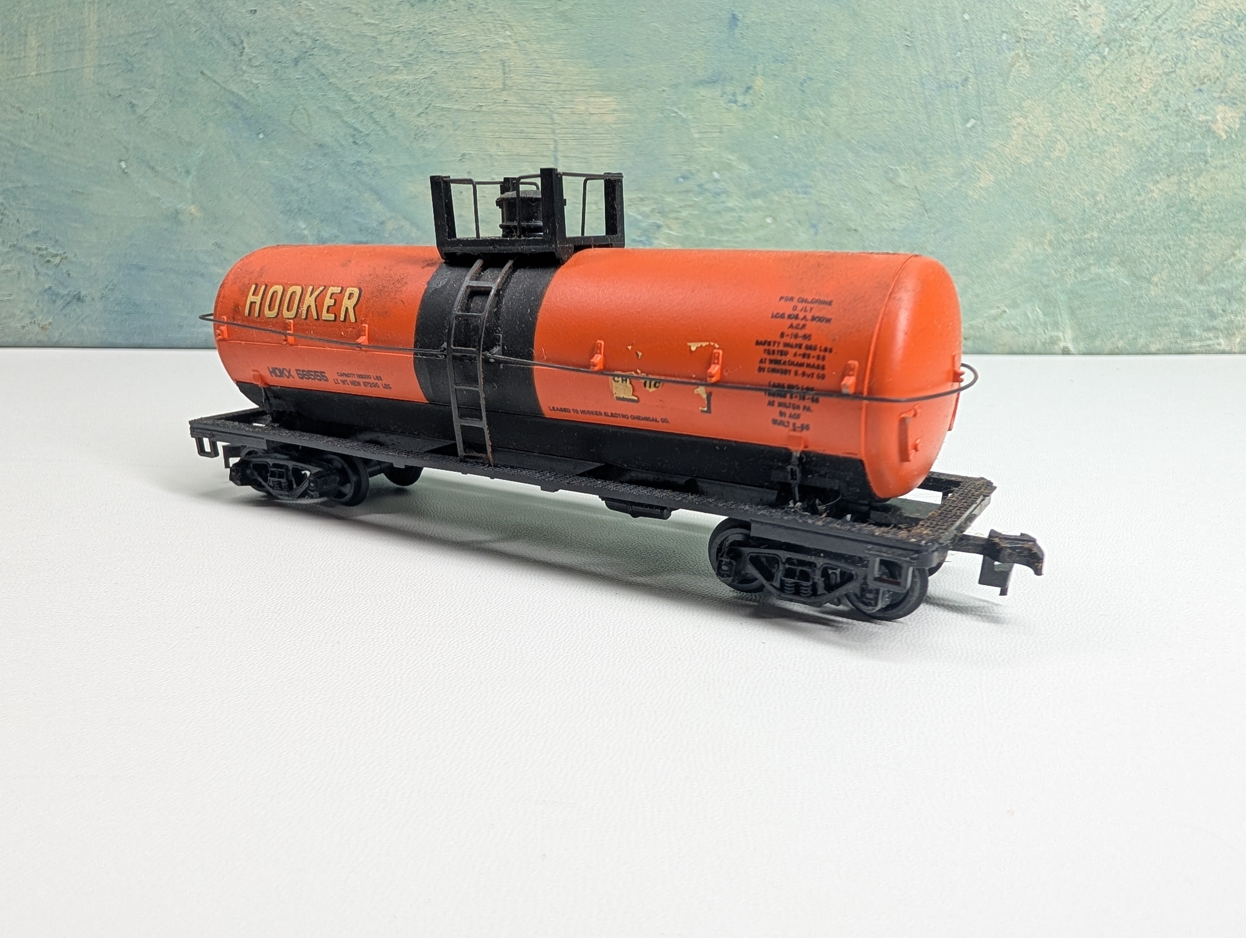 USED HO Scale Tank Car Hooker Chemicals HOKX #56555