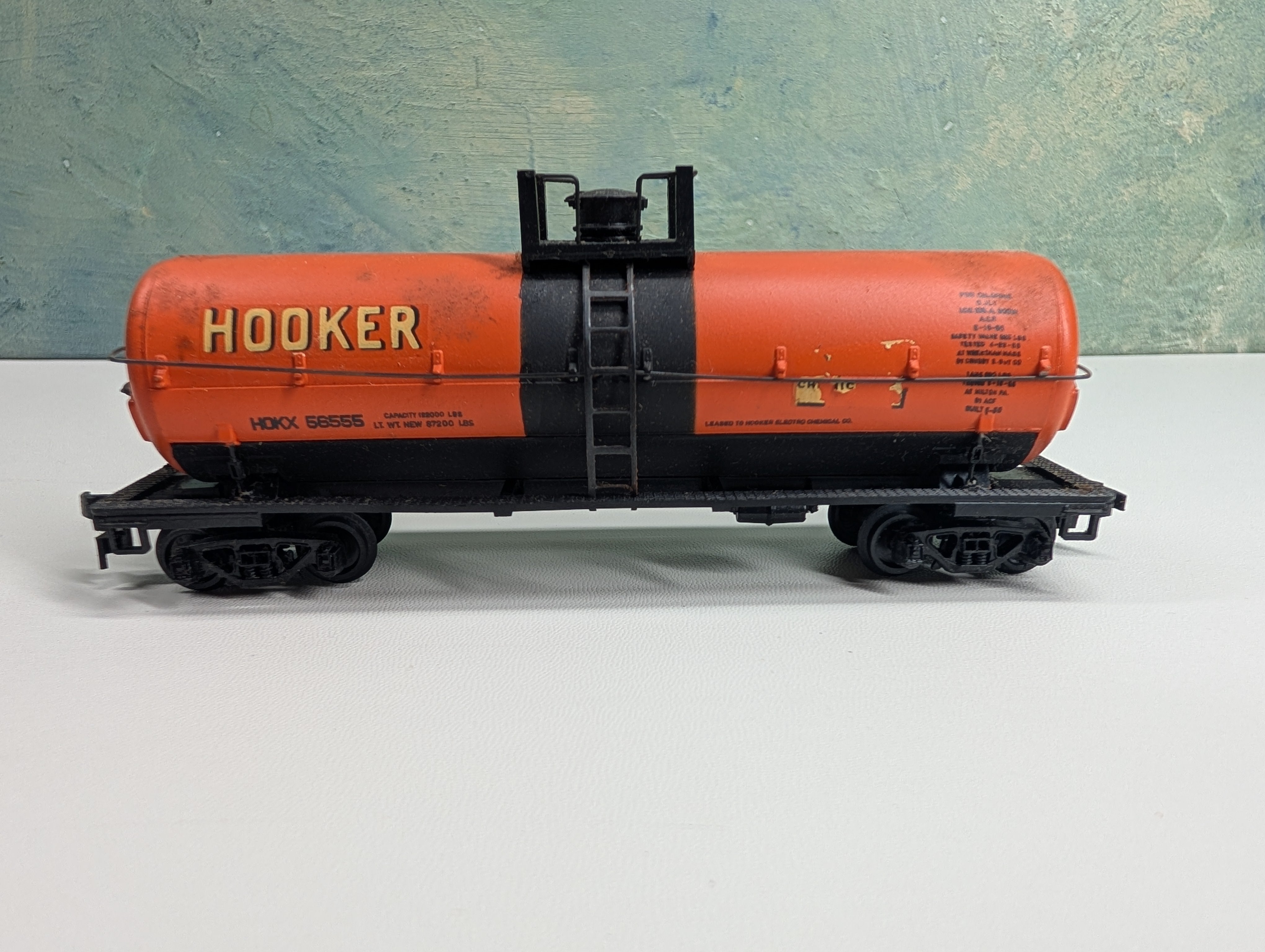 USED HO Scale Tank Car Hooker Chemicals HOKX #56555