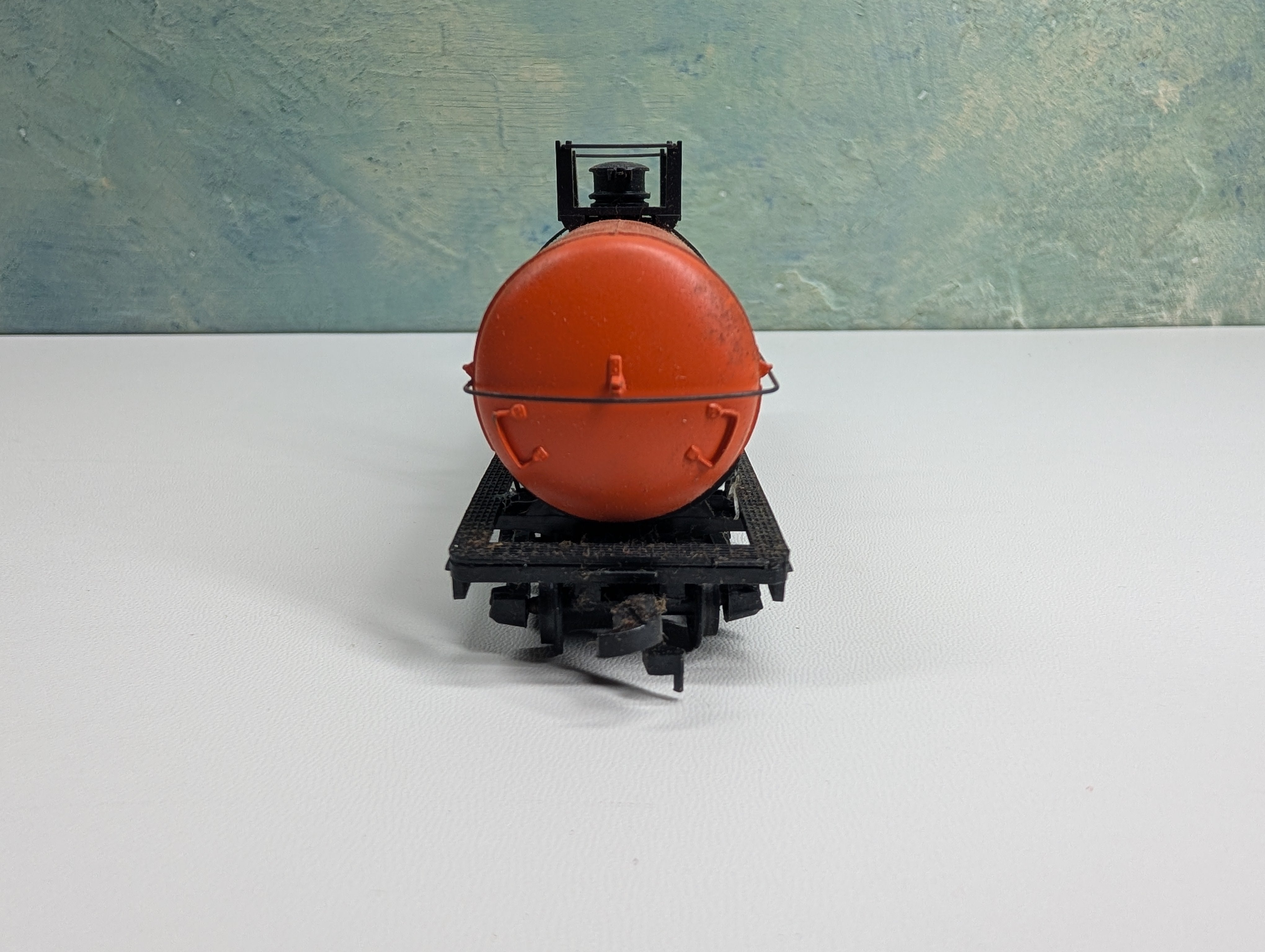 USED HO Scale Tank Car Hooker Chemicals HOKX #56555