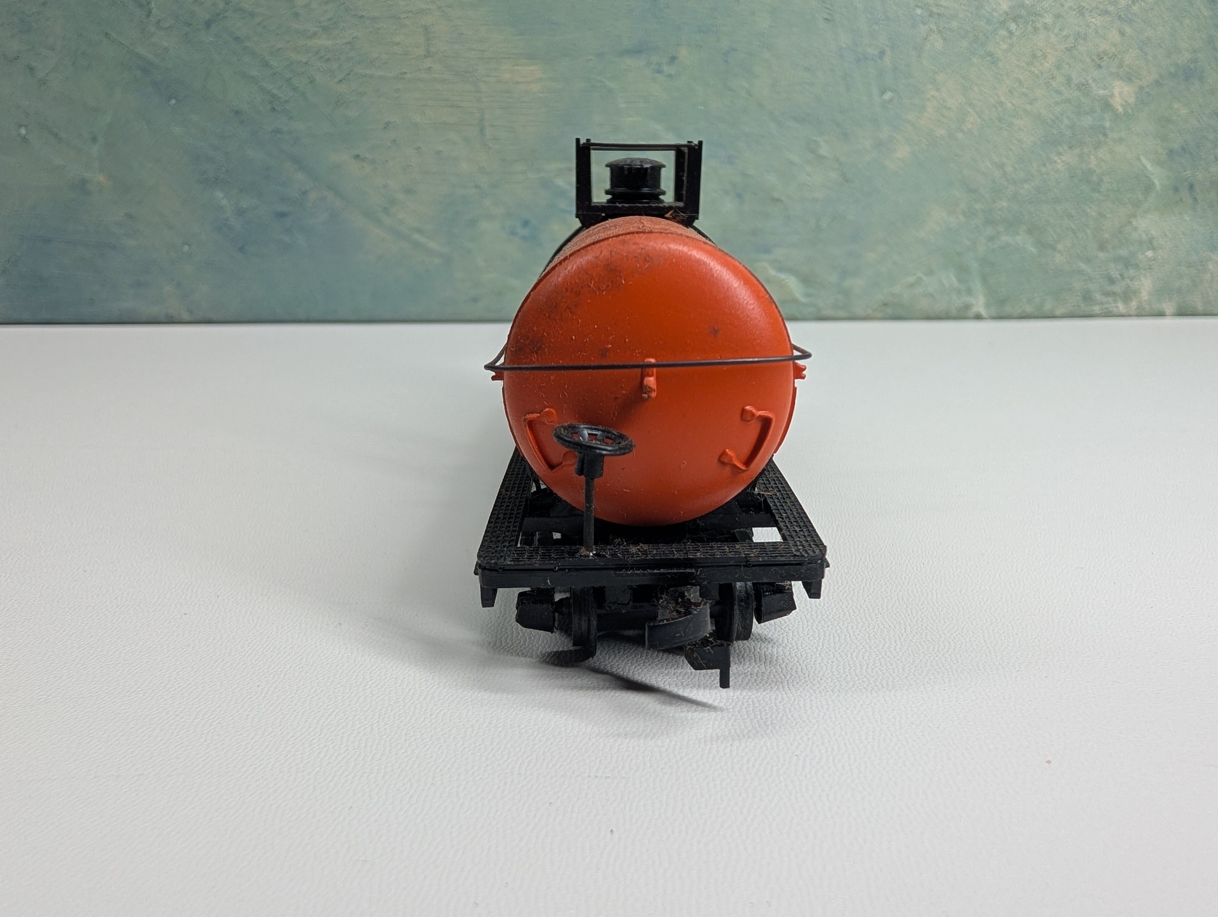 USED HO Scale Tank Car Hooker Chemicals HOKX #56555