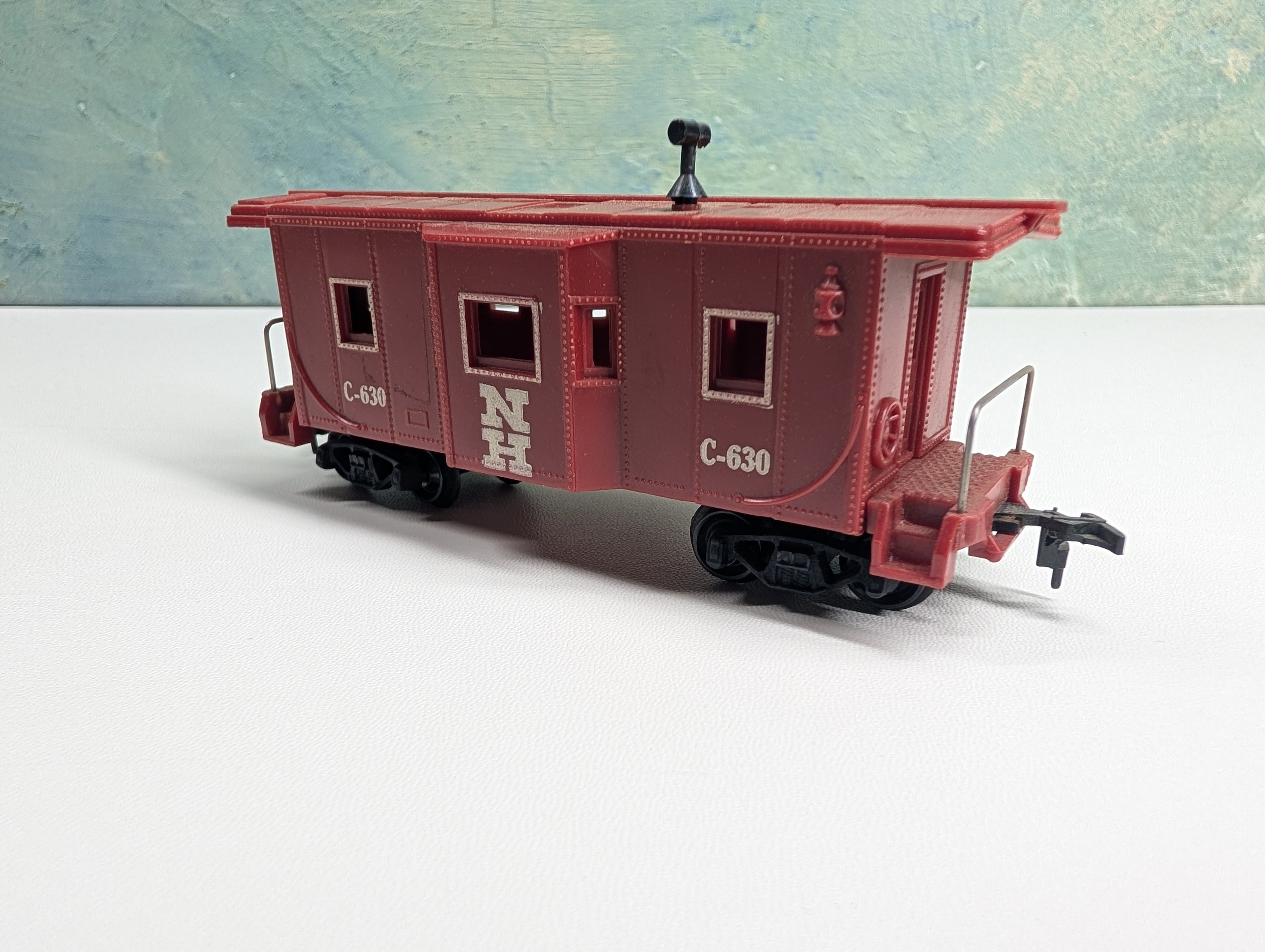 USED Marx HO Scale Bay Window Caboose New Haven NH #C-630
