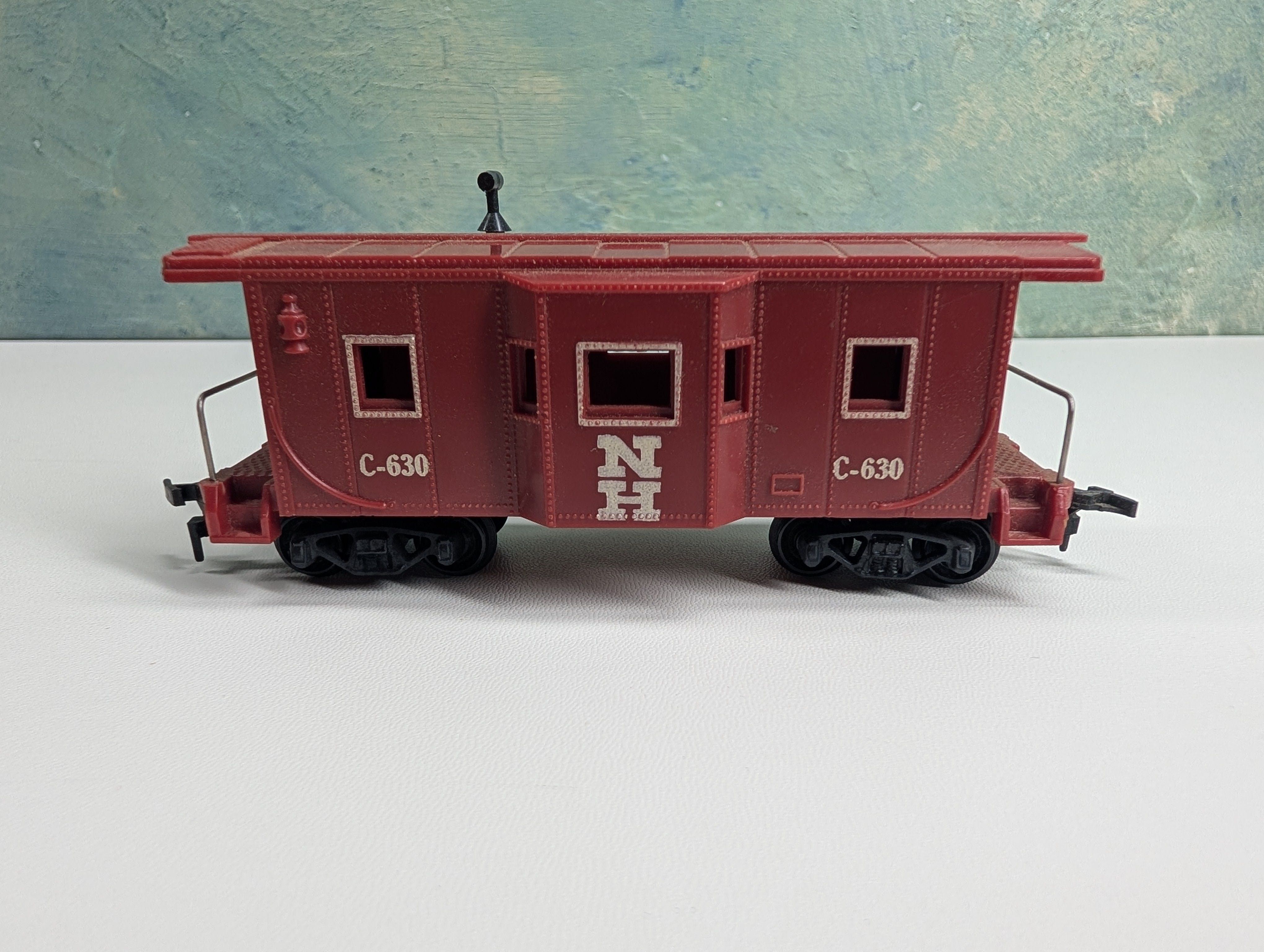 USED Marx HO Scale Bay Window Caboose New Haven NH #C-630