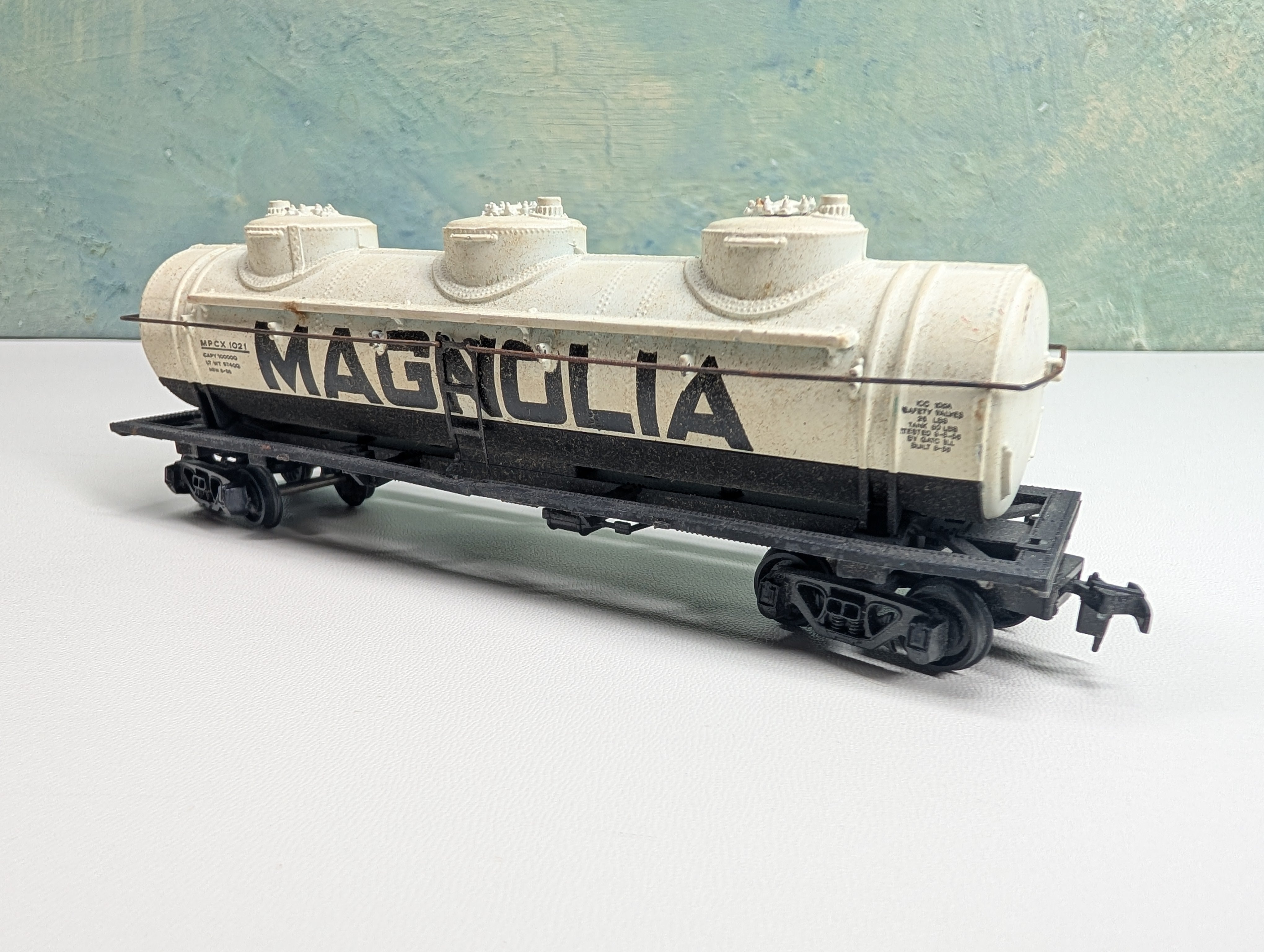 USED HO Scale Triple Dome Tank Car Magnolia MPCX #1021