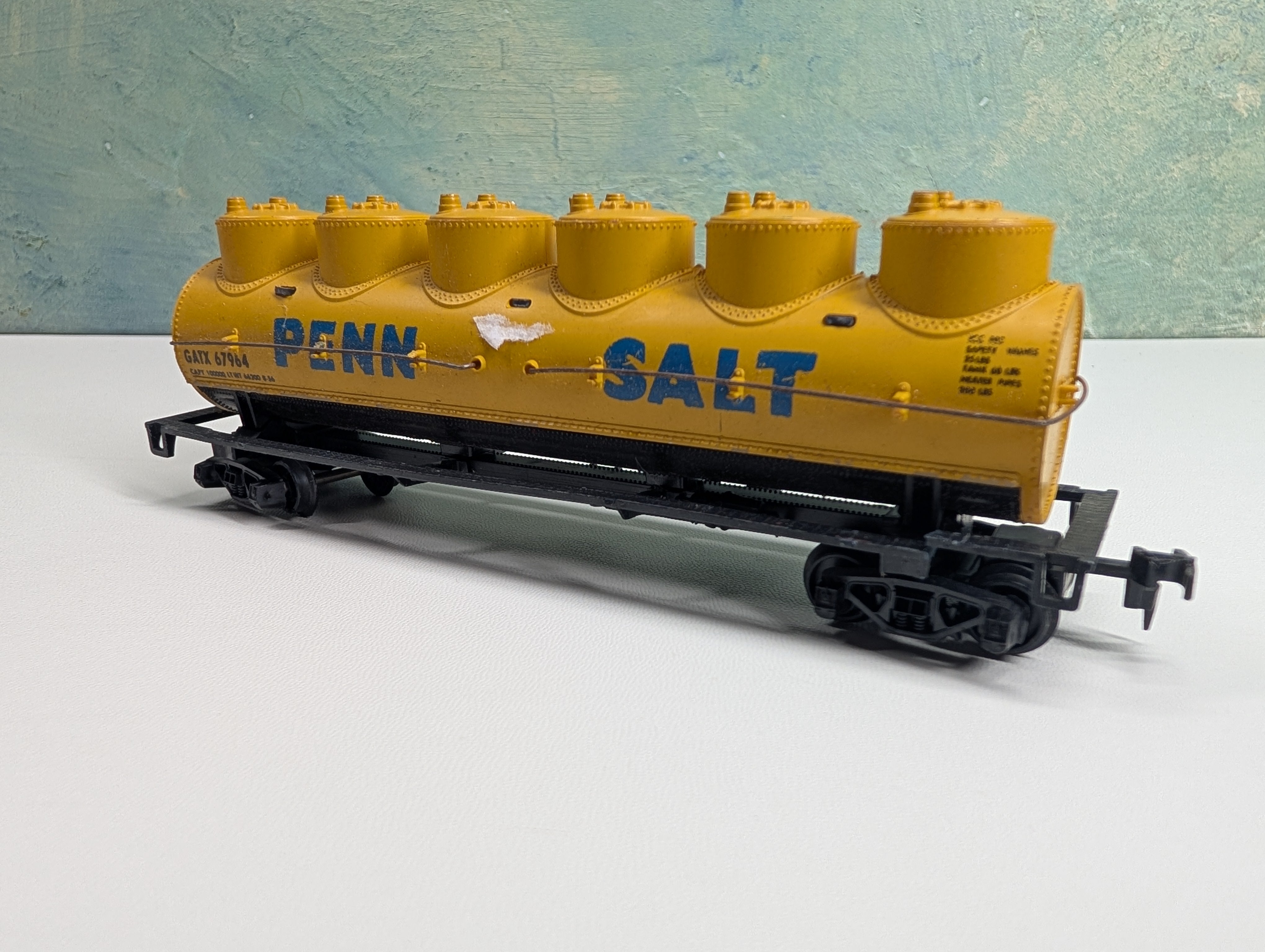 USED HO Scale 6 Dome Tank Car Penn Salt GATX #67964