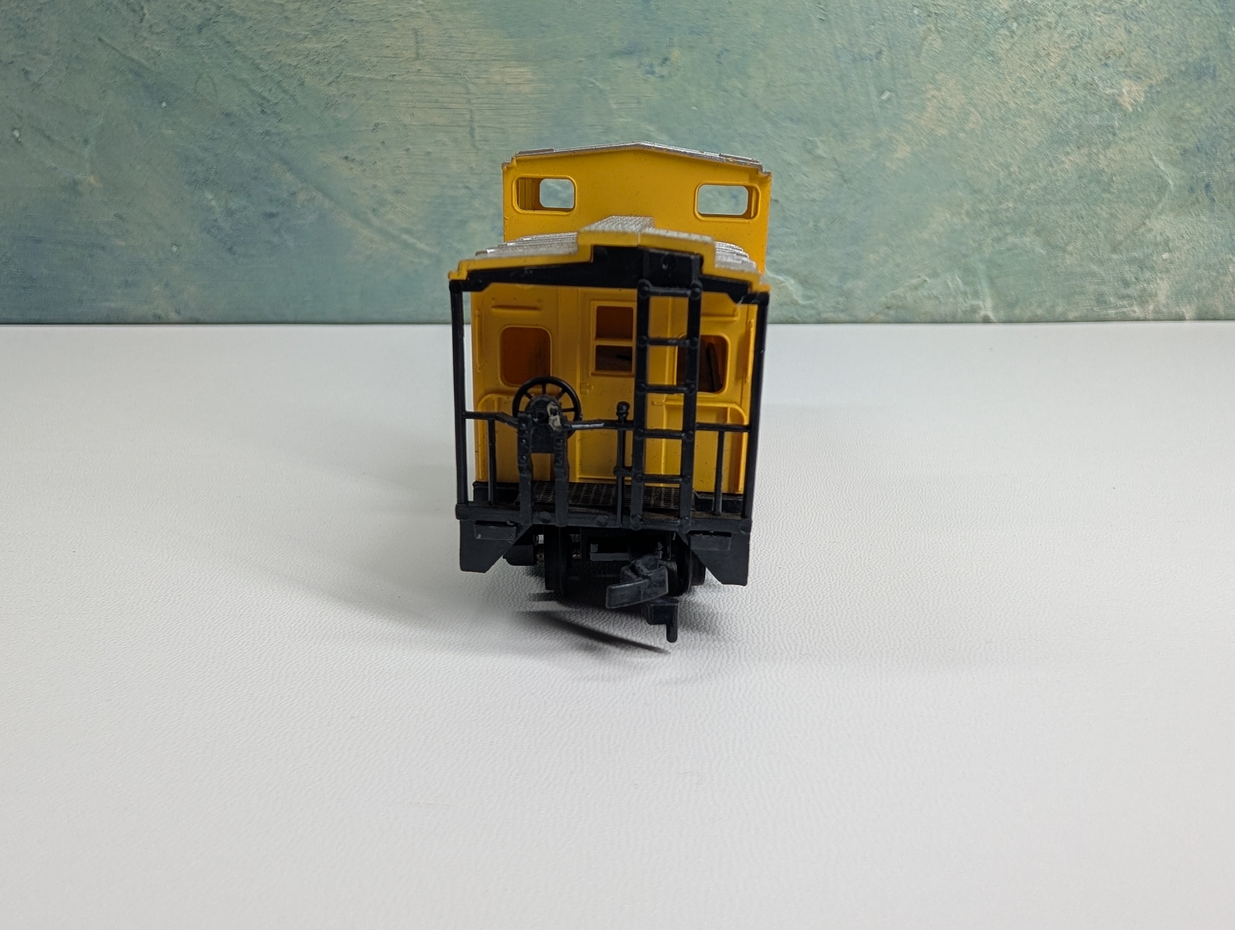 USED Cox HO Scale Caboose Chessie System B&O #3362