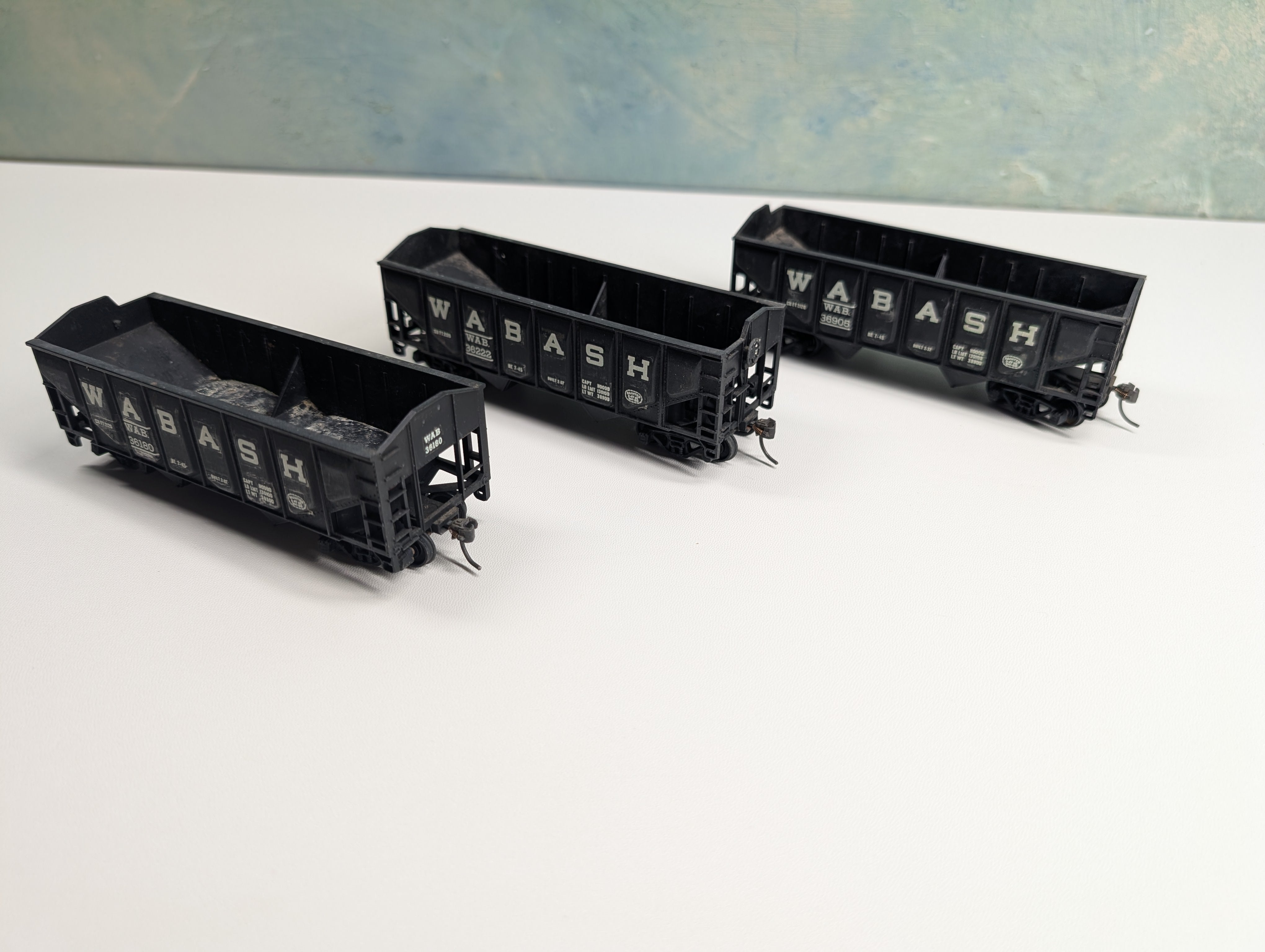 USED Athearn HO Scale Lot of 2 Bay Hoppers Wabash WAB #36222, 36180, 36905 Decal (3 pcs)