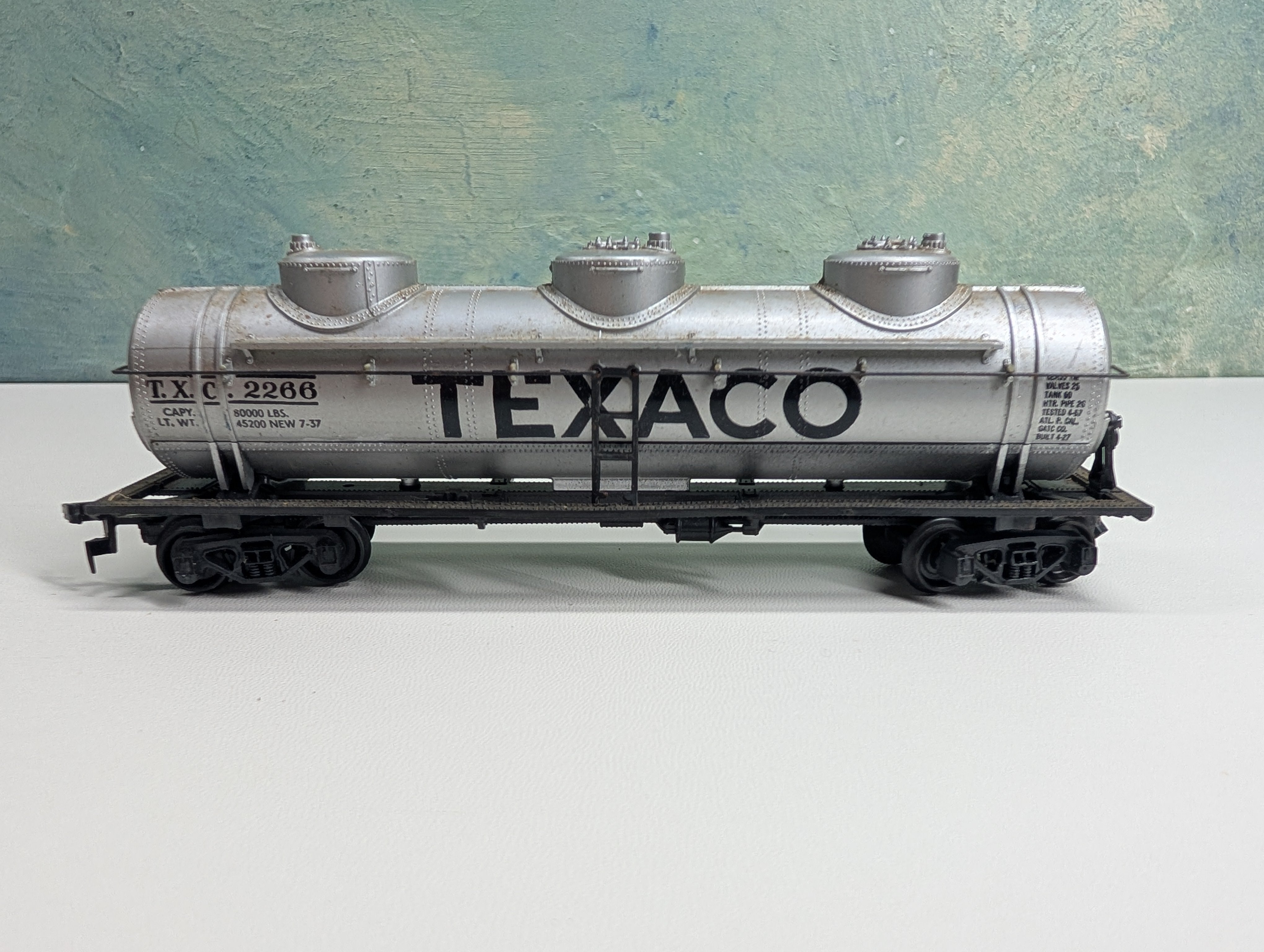 USED HO Scale Triple Dome Tank Car Texaco TXC #2266