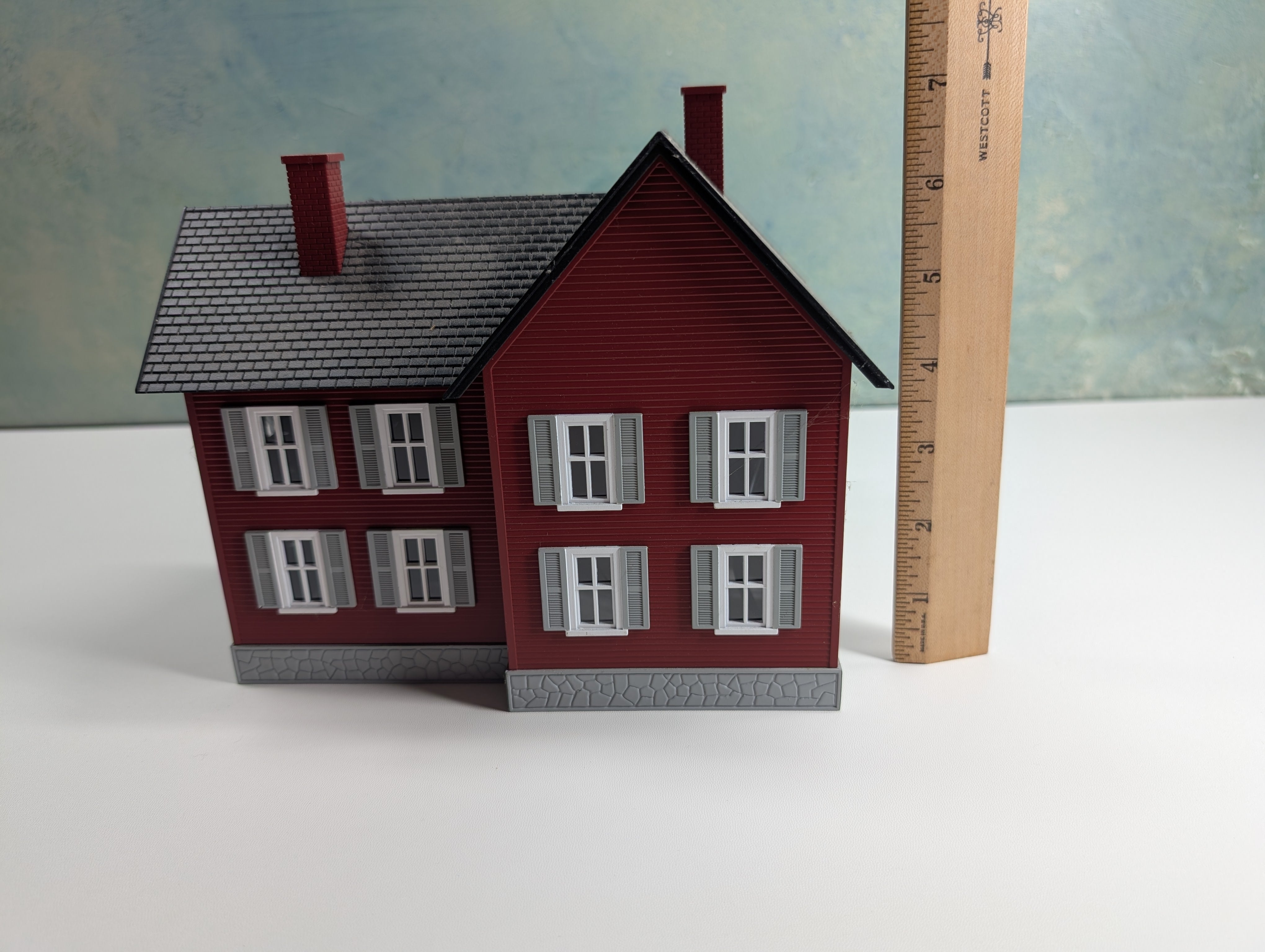 USED MTH 30-9016 O Farm House Red w/ Gray Shutters