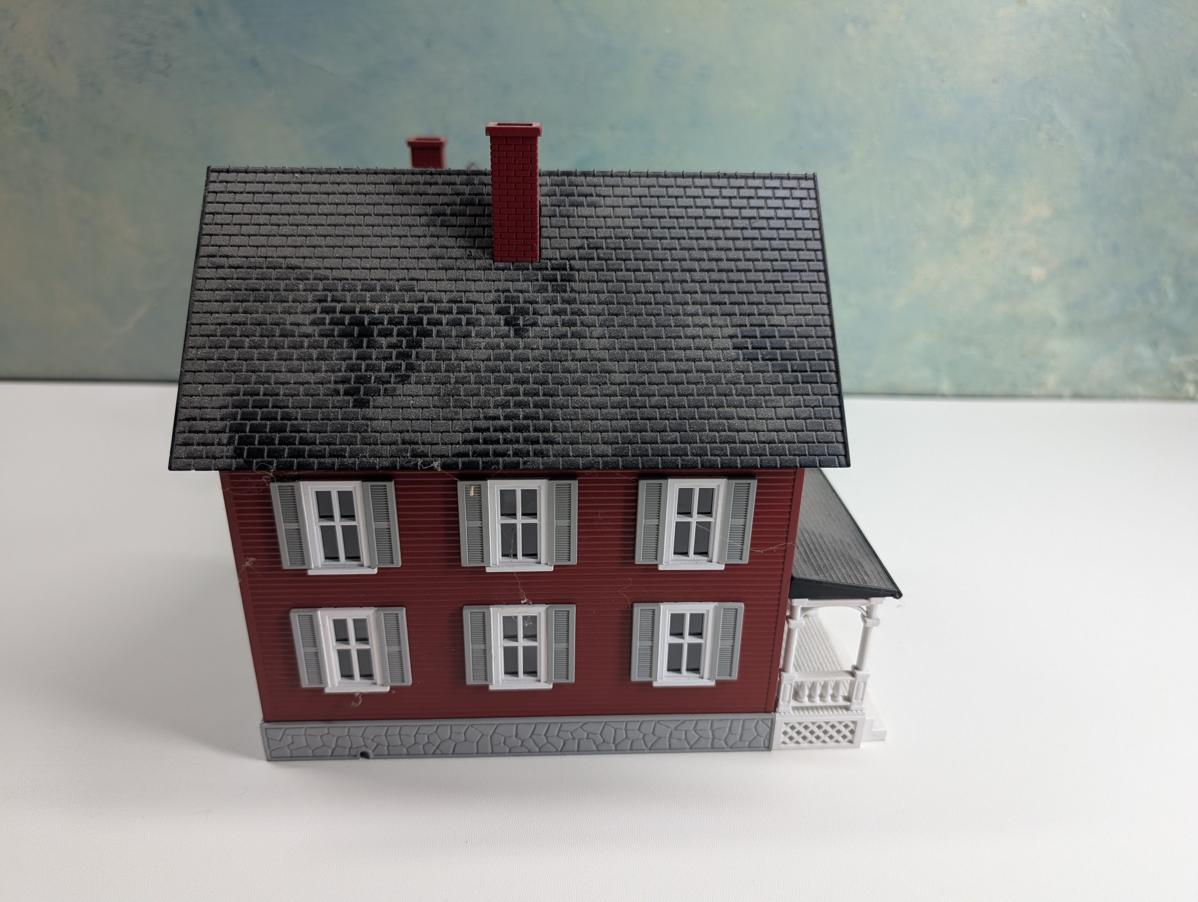 USED MTH 30-9016 O Farm House Red w/ Gray Shutters