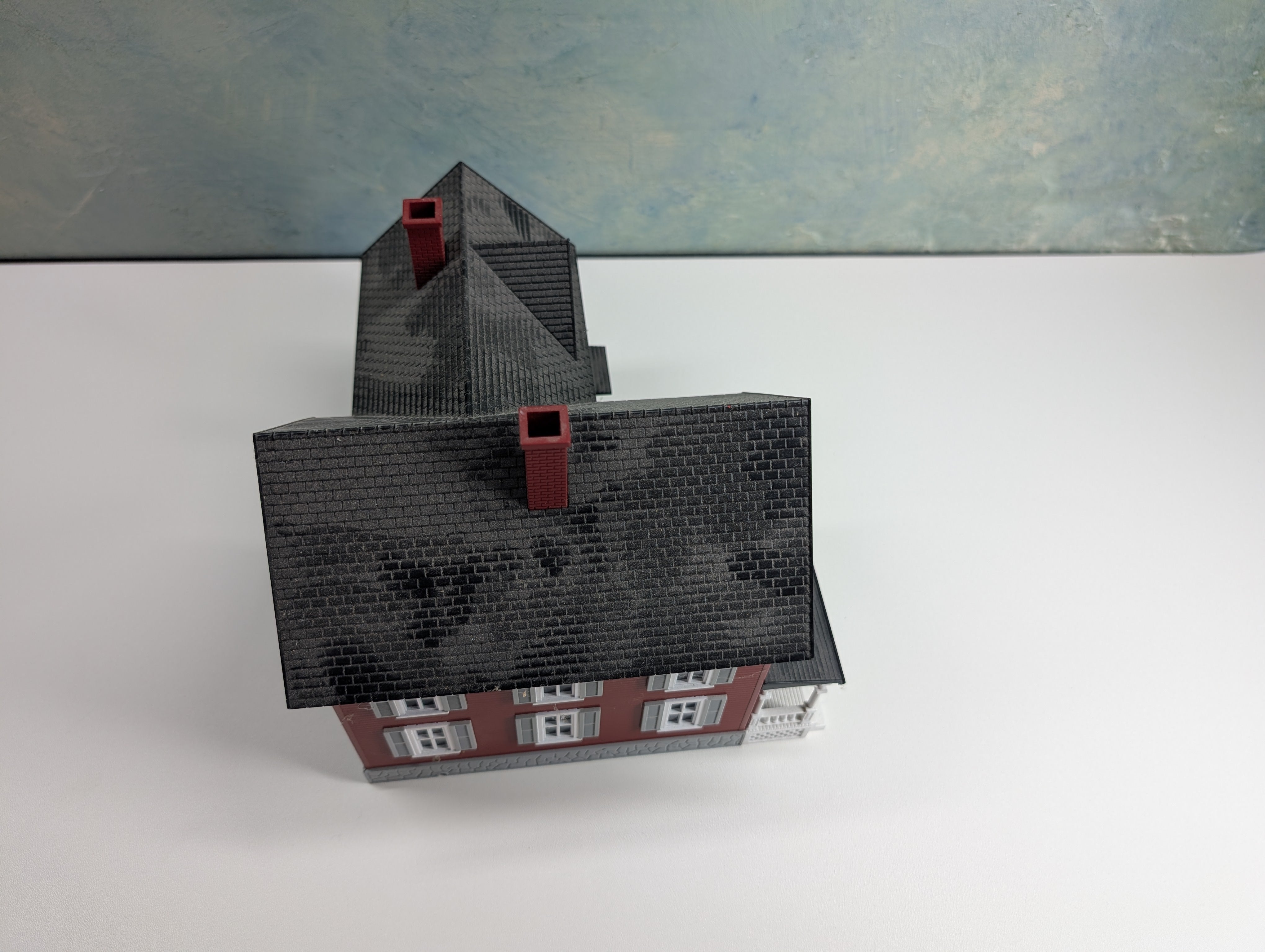 USED MTH 30-9016 O Farm House Red w/ Gray Shutters